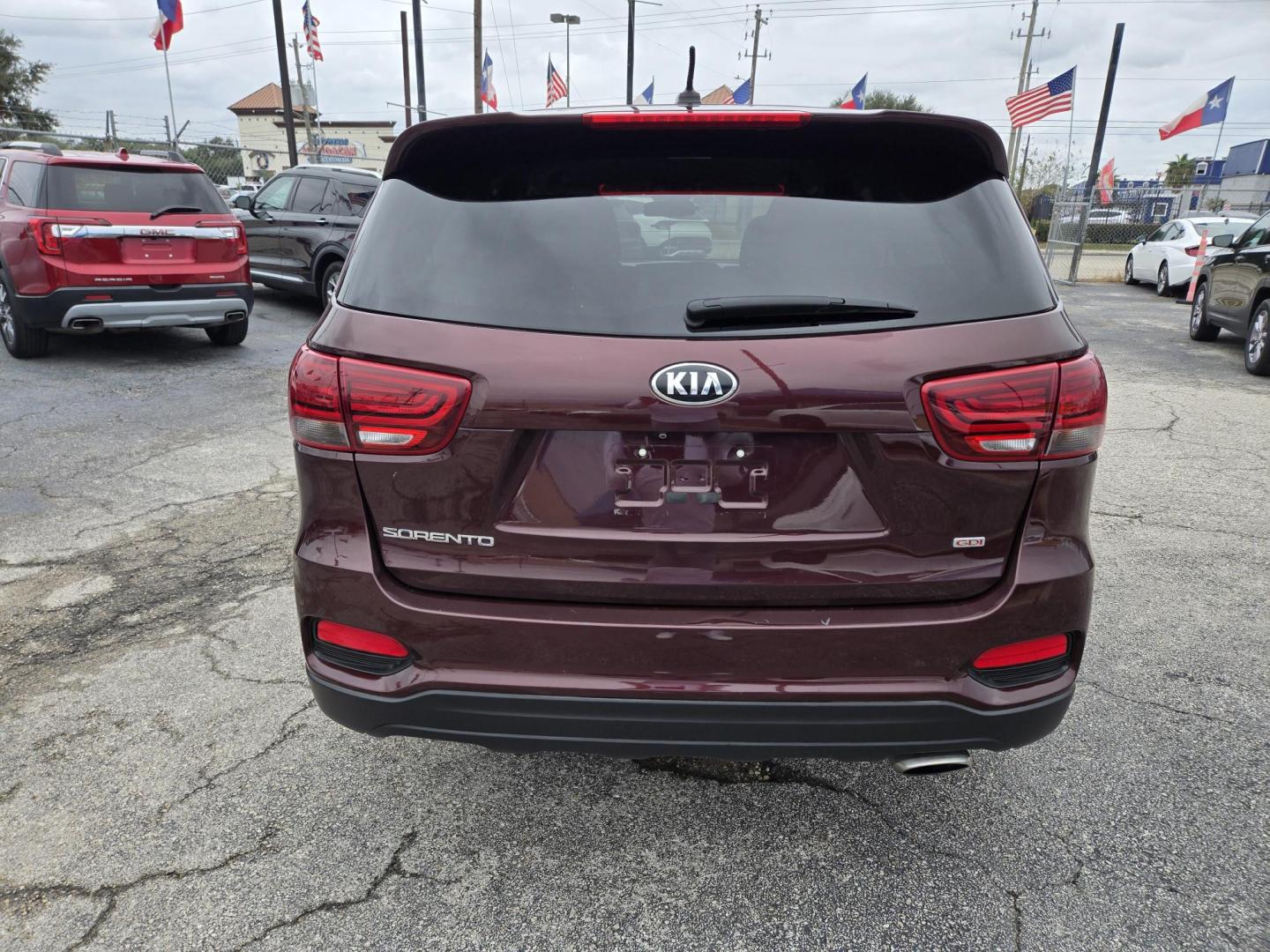 2019 MARRON /Gray Kia Sorento LX 2WD (5XYPG4A32KG) with an 2.4L L4 DOHC 16V engine, 6A transmission, located at 1842 Wirt Road, Houston, TX, 77055, (713) 973-3903, 29.805330, -95.484787 - Photo#3