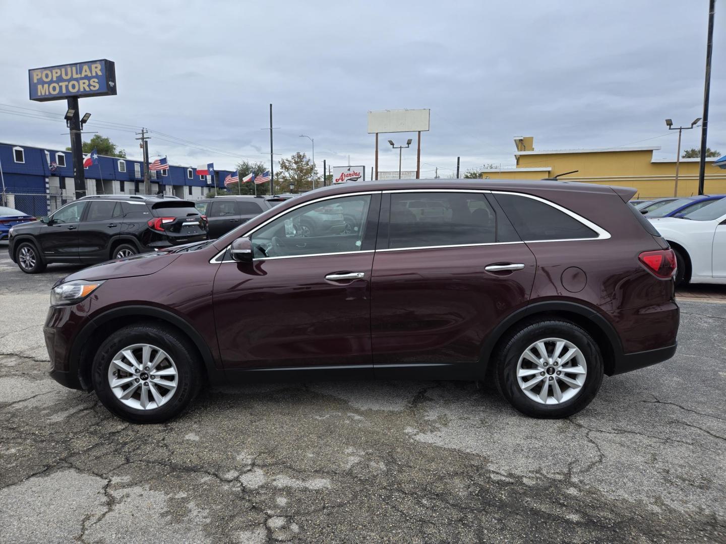 2019 MARRON /Gray Kia Sorento LX 2WD (5XYPG4A32KG) with an 2.4L L4 DOHC 16V engine, 6A transmission, located at 1842 Wirt Road, Houston, TX, 77055, (713) 973-3903, 29.805330, -95.484787 - Photo#1