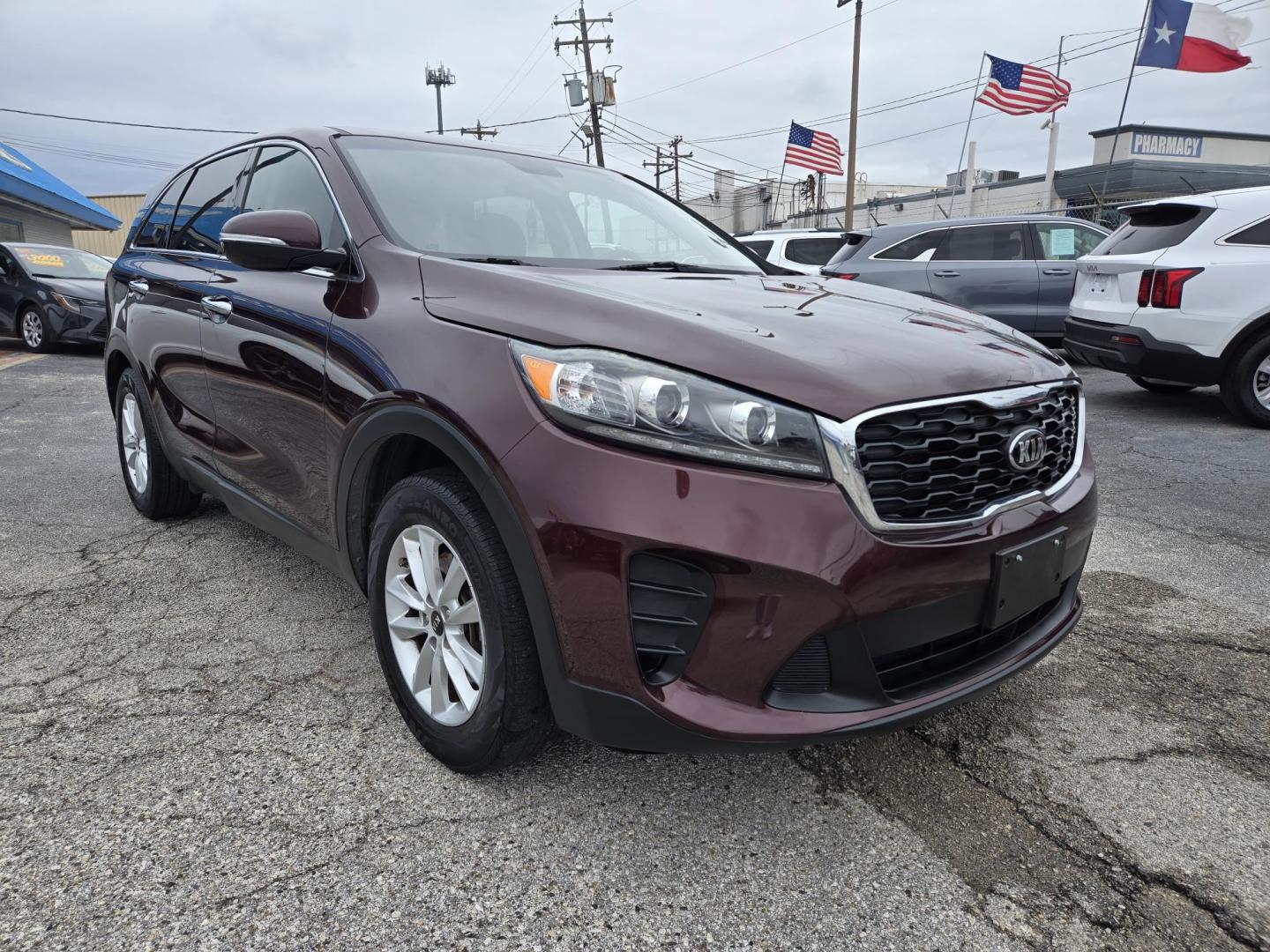 2019 MARRON /Gray Kia Sorento LX 2WD (5XYPG4A32KG) with an 2.4L L4 DOHC 16V engine, 6A transmission, located at 1842 Wirt Road, Houston, TX, 77055, (713) 973-3903, 29.805330, -95.484787 - Photo#6