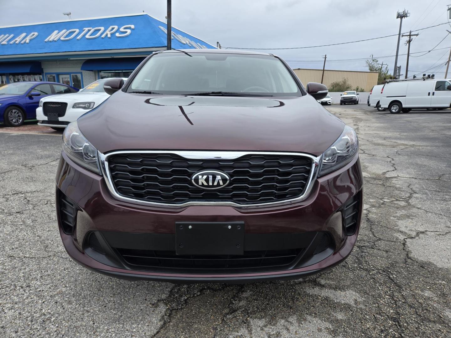 2019 MARRON /Gray Kia Sorento LX 2WD (5XYPG4A32KG) with an 2.4L L4 DOHC 16V engine, 6A transmission, located at 1842 Wirt Road, Houston, TX, 77055, (713) 973-3903, 29.805330, -95.484787 - Photo#7