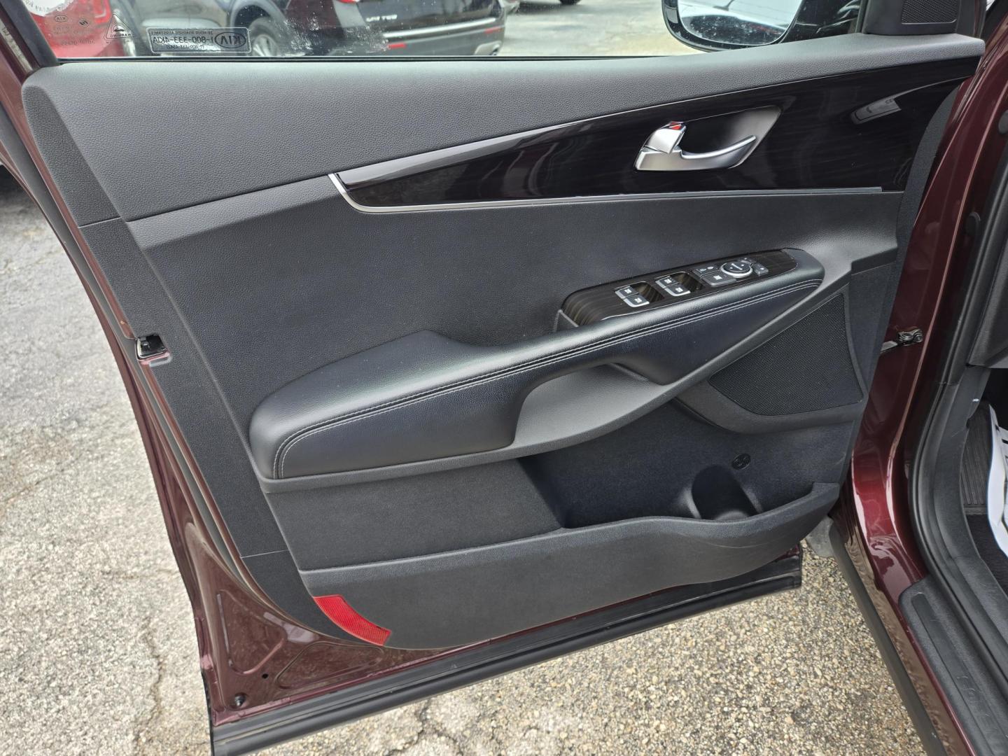 2019 MARRON /Gray Kia Sorento LX 2WD (5XYPG4A32KG) with an 2.4L L4 DOHC 16V engine, 6A transmission, located at 1842 Wirt Road, Houston, TX, 77055, (713) 973-3903, 29.805330, -95.484787 - Photo#9