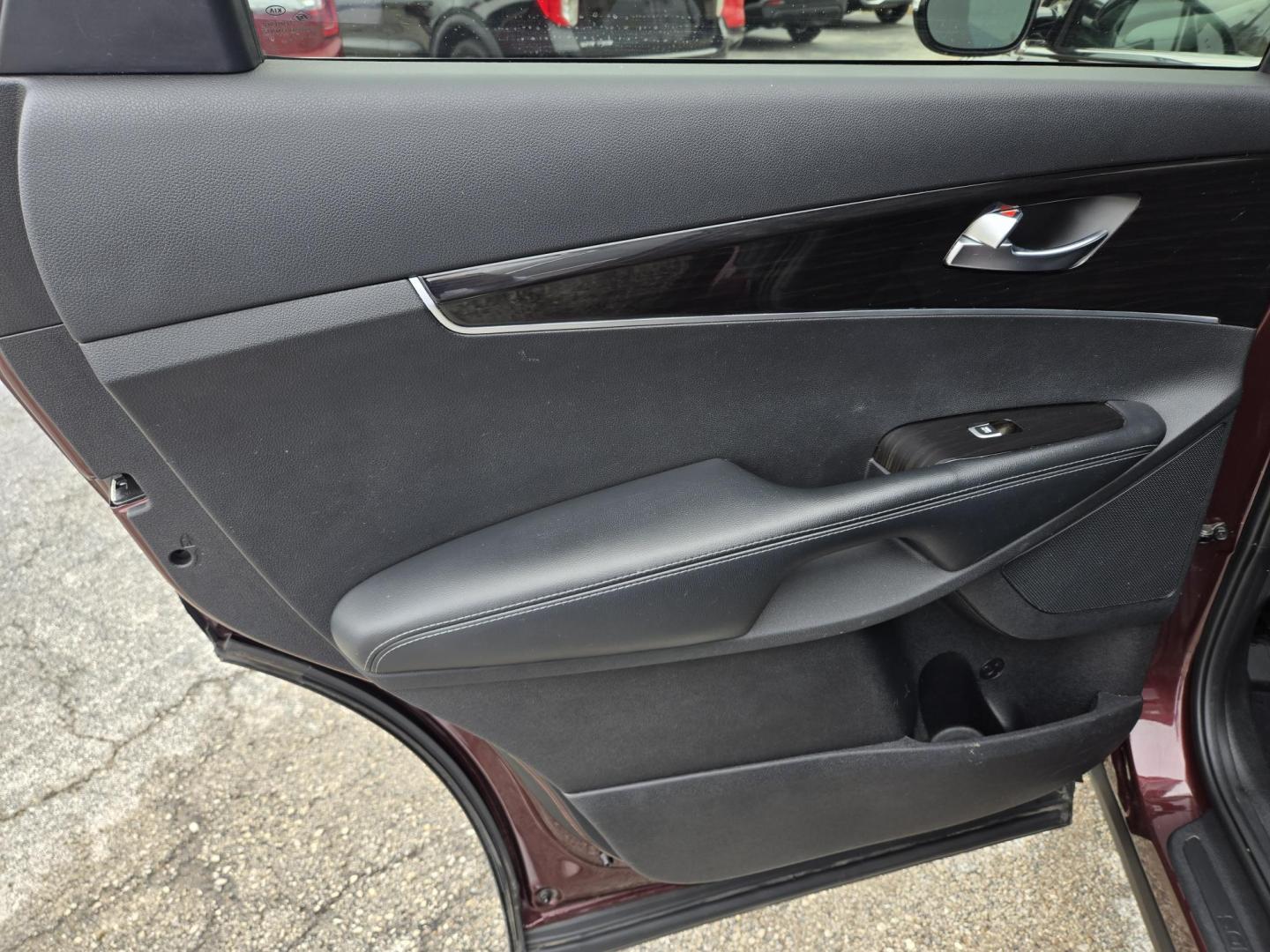 2019 MARRON /Gray Kia Sorento LX 2WD (5XYPG4A32KG) with an 2.4L L4 DOHC 16V engine, 6A transmission, located at 1842 Wirt Road, Houston, TX, 77055, (713) 973-3903, 29.805330, -95.484787 - Photo#11