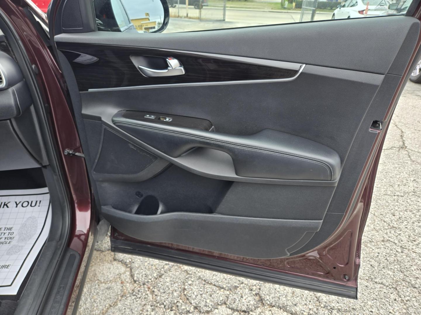 2019 MARRON /Gray Kia Sorento LX 2WD (5XYPG4A32KG) with an 2.4L L4 DOHC 16V engine, 6A transmission, located at 1842 Wirt Road, Houston, TX, 77055, (713) 973-3903, 29.805330, -95.484787 - Photo#13
