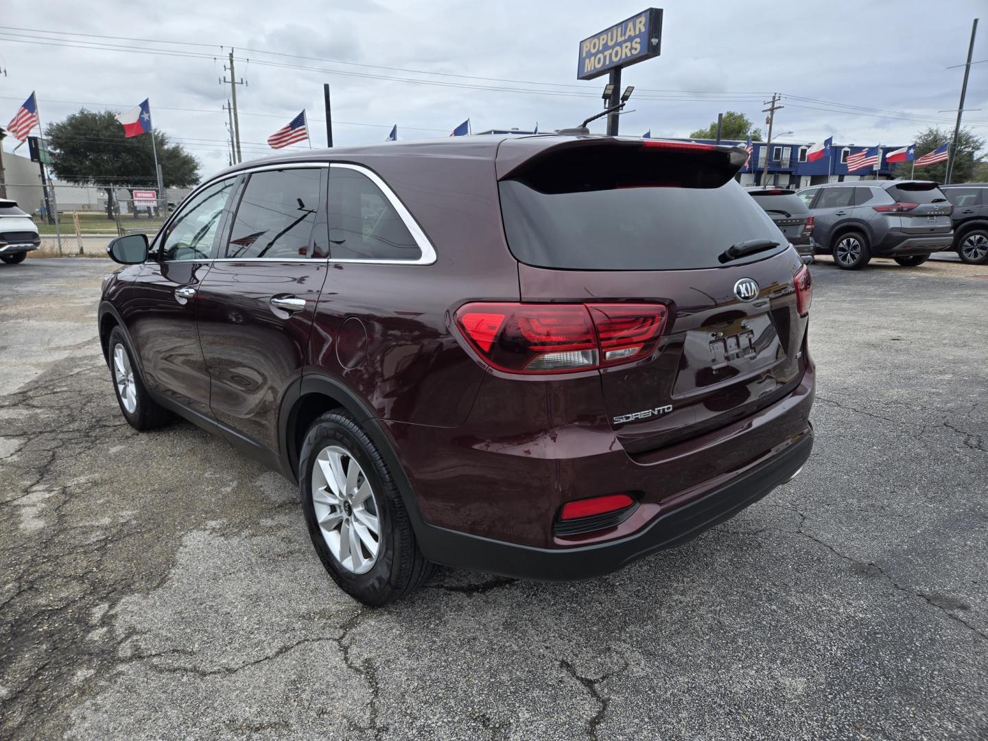 2019 MARRON /Gray Kia Sorento LX 2WD (5XYPG4A32KG) with an 2.4L L4 DOHC 16V engine, 6A transmission, located at 1842 Wirt Road, Houston, TX, 77055, (713) 973-3903, 29.805330, -95.484787 - Photo#2
