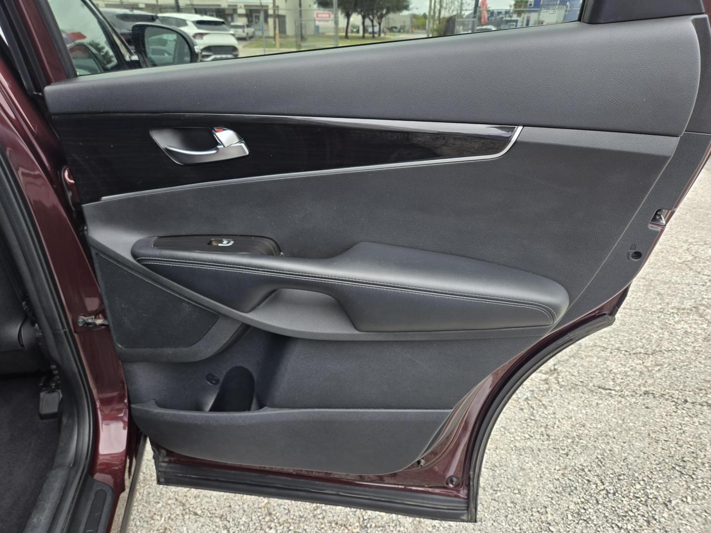 2019 MARRON /Gray Kia Sorento LX 2WD (5XYPG4A32KG) with an 2.4L L4 DOHC 16V engine, 6A transmission, located at 1842 Wirt Road, Houston, TX, 77055, (713) 973-3903, 29.805330, -95.484787 - Photo#15