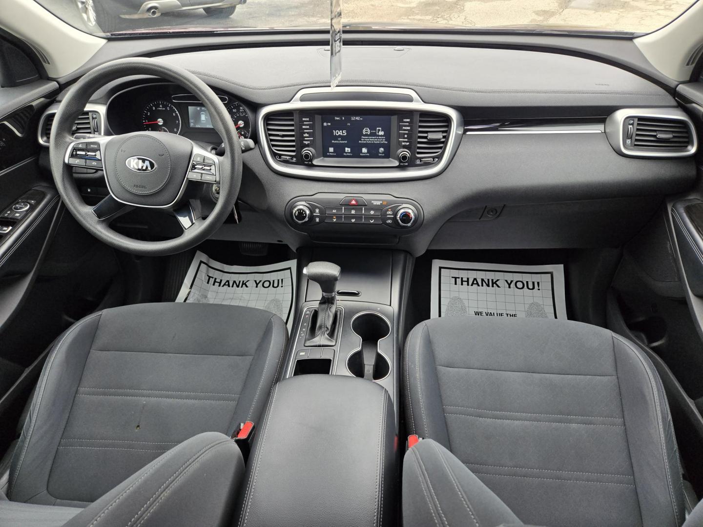 2019 MARRON /Gray Kia Sorento LX 2WD (5XYPG4A32KG) with an 2.4L L4 DOHC 16V engine, 6A transmission, located at 1842 Wirt Road, Houston, TX, 77055, (713) 973-3903, 29.805330, -95.484787 - Photo#16