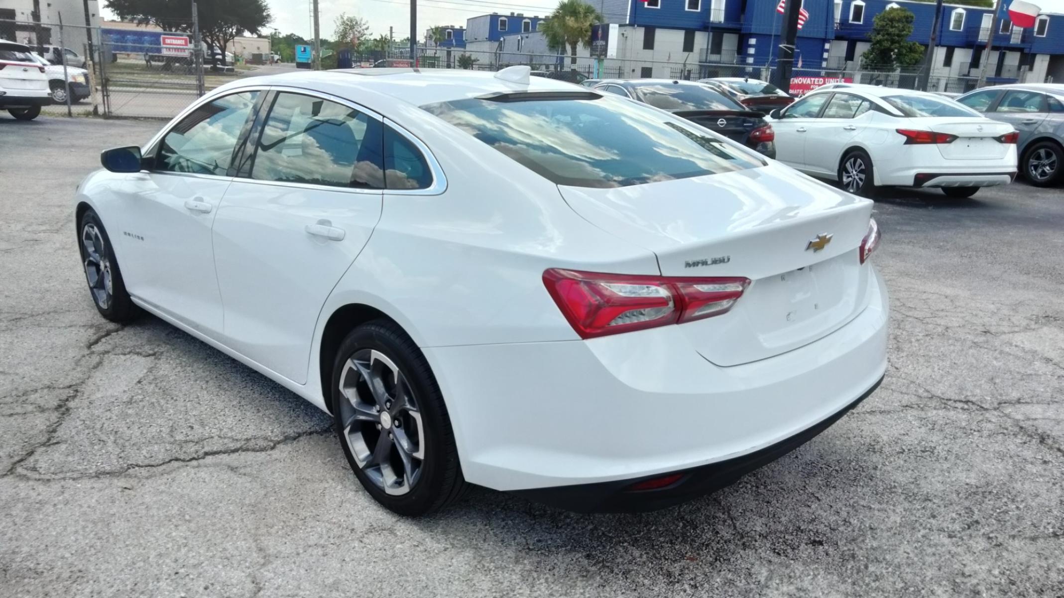 2022 White /Black Chevrolet Malibu LT (1G1ZD5ST2NF) with an 1.5L L4 DOHC 16V engine, 6A transmission, located at 1842 Wirt Road, Houston, TX, 77055, (713) 973-3903, 29.805330, -95.484787 - Photo #2