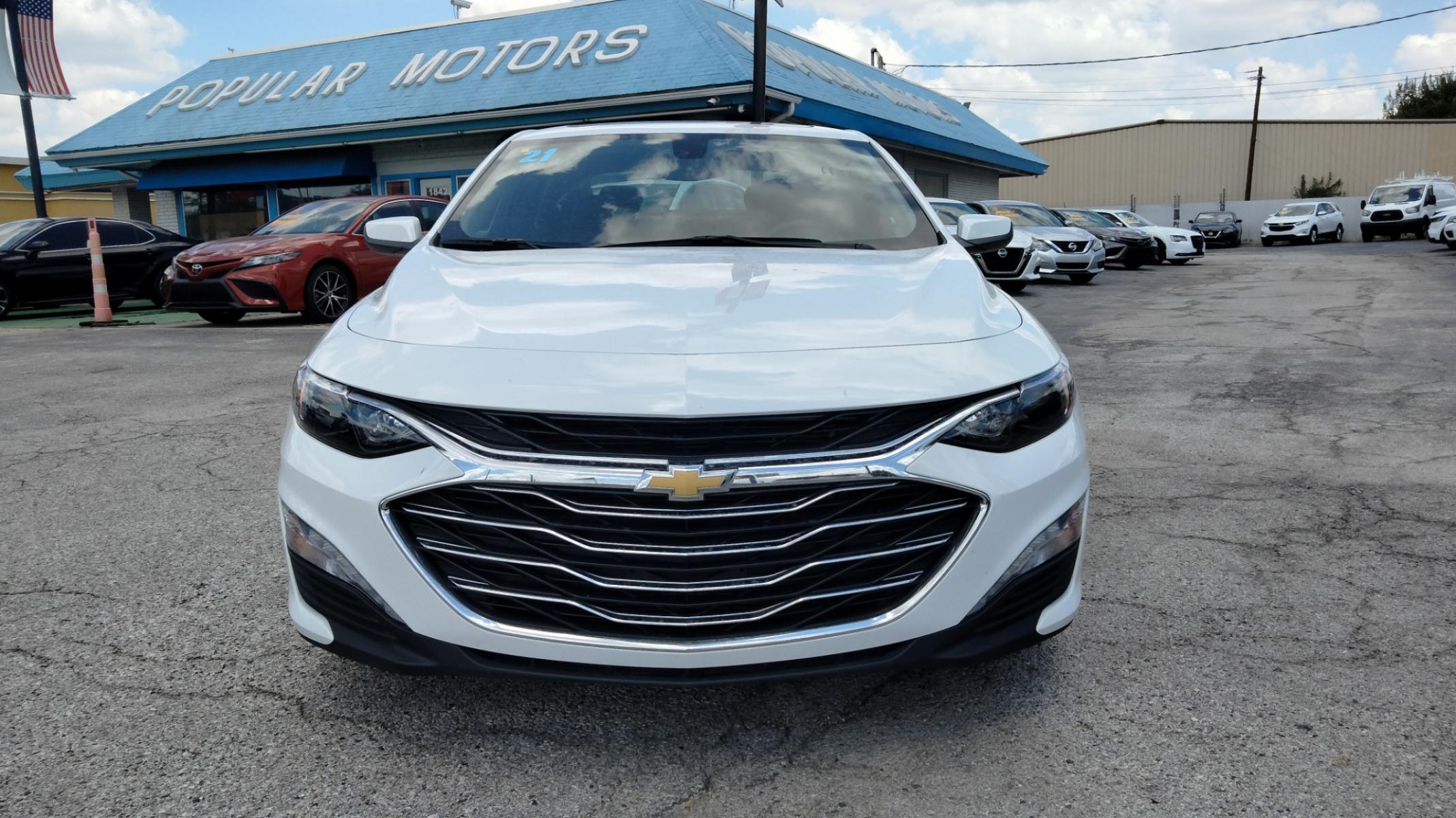 2022 White /Black Chevrolet Malibu LT (1G1ZD5ST2NF) with an 1.5L L4 DOHC 16V engine, 6A transmission, located at 1842 Wirt Road, Houston, TX, 77055, (713) 973-3903, 29.805330, -95.484787 - Photo #7