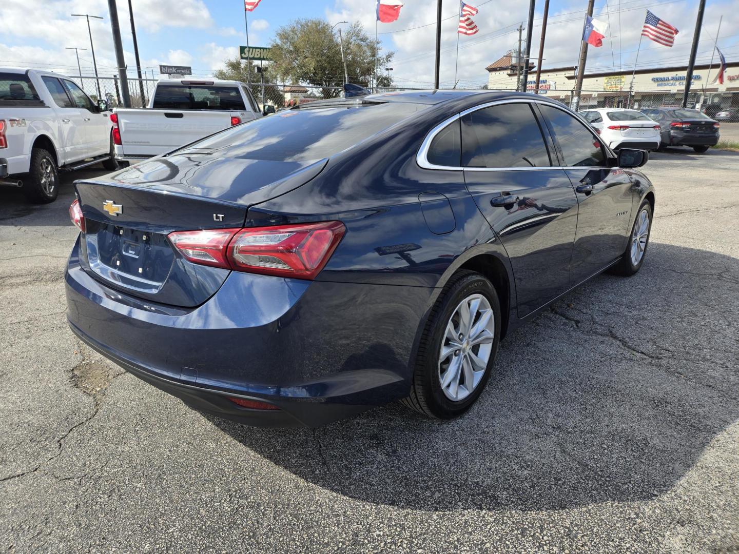 2022 BLUE /BLACK Chevrolet Malibu LT (1G1ZD5ST0NF) with an 1.5L L4 DOHC 16V engine, 6A transmission, located at 1842 Wirt Road, Houston, TX, 77055, (713) 973-3903, 29.805330, -95.484787 - Photo#4