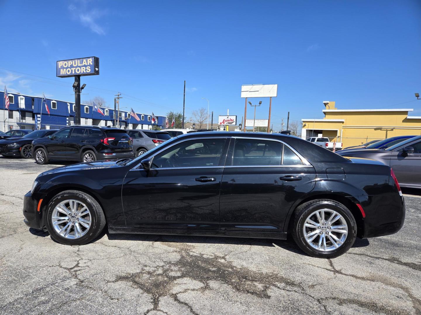 2020 Black /Black Chrysler 300 Touring (2C3CCAAG2LH) with an 3.6L V6 SOHC 24V engine, 8A transmission, located at 1842 Wirt Road, Houston, TX, 77055, (713) 973-3903, 29.805330, -95.484787 - Photo#1