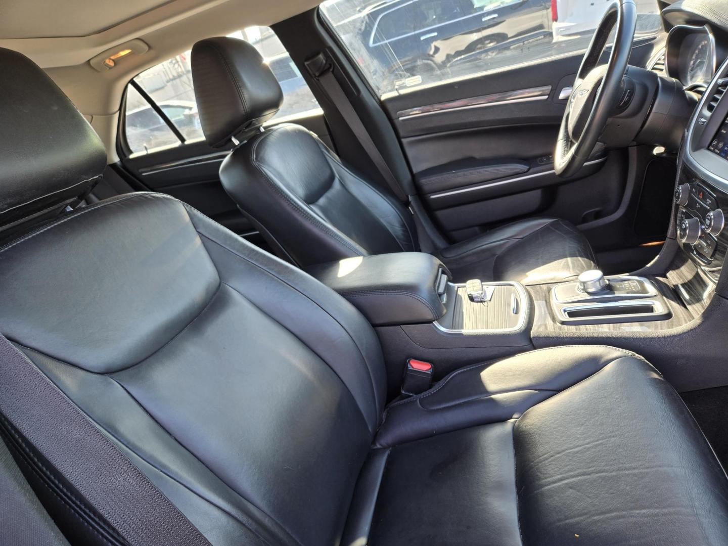 2020 Black /Black Chrysler 300 Touring (2C3CCAAG2LH) with an 3.6L V6 SOHC 24V engine, 8A transmission, located at 1842 Wirt Road, Houston, TX, 77055, (713) 973-3903, 29.805330, -95.484787 - Photo#12