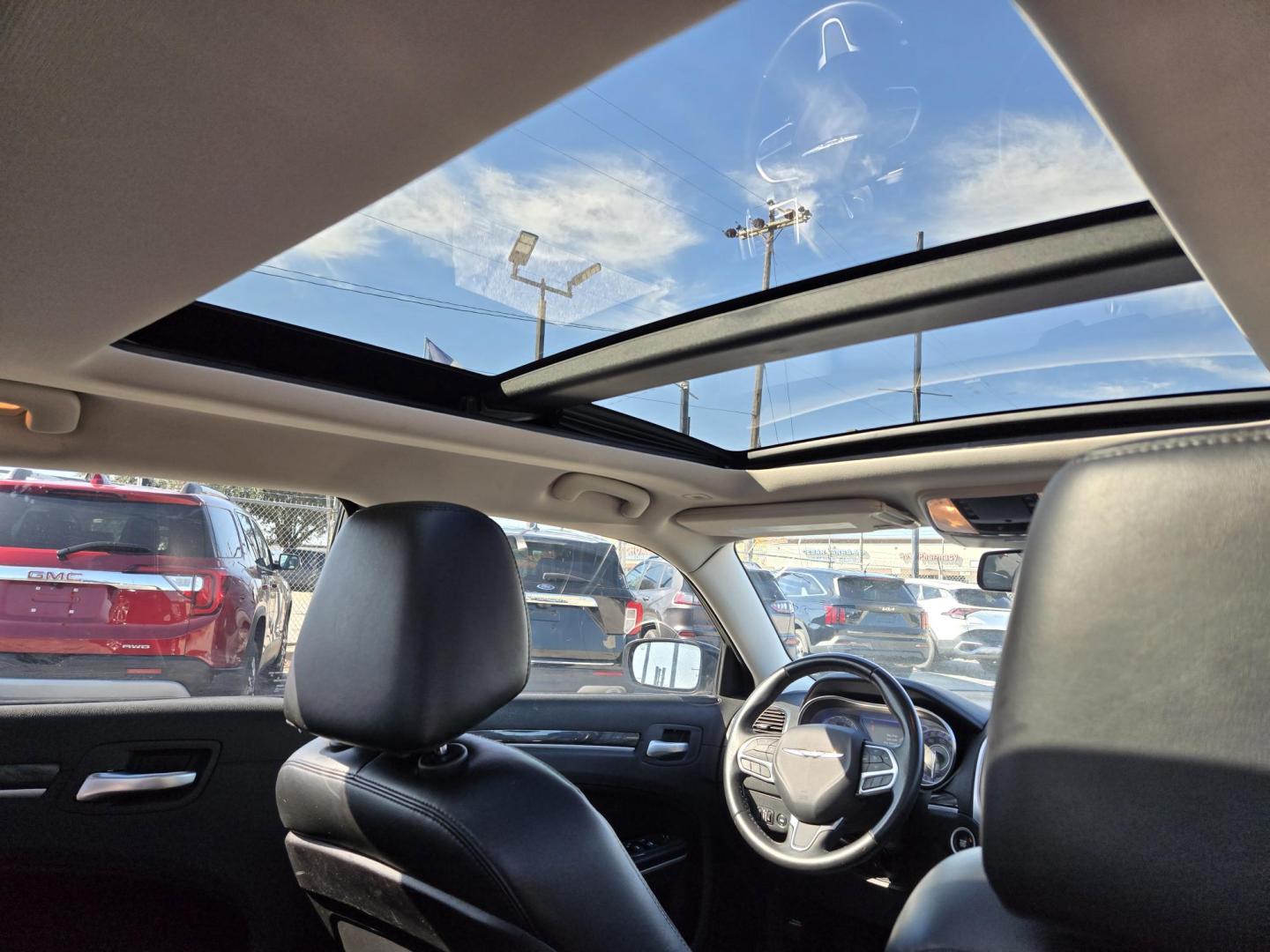 2020 Black /Black Chrysler 300 Touring (2C3CCAAG2LH) with an 3.6L V6 SOHC 24V engine, 8A transmission, located at 1842 Wirt Road, Houston, TX, 77055, (713) 973-3903, 29.805330, -95.484787 - Photo#21