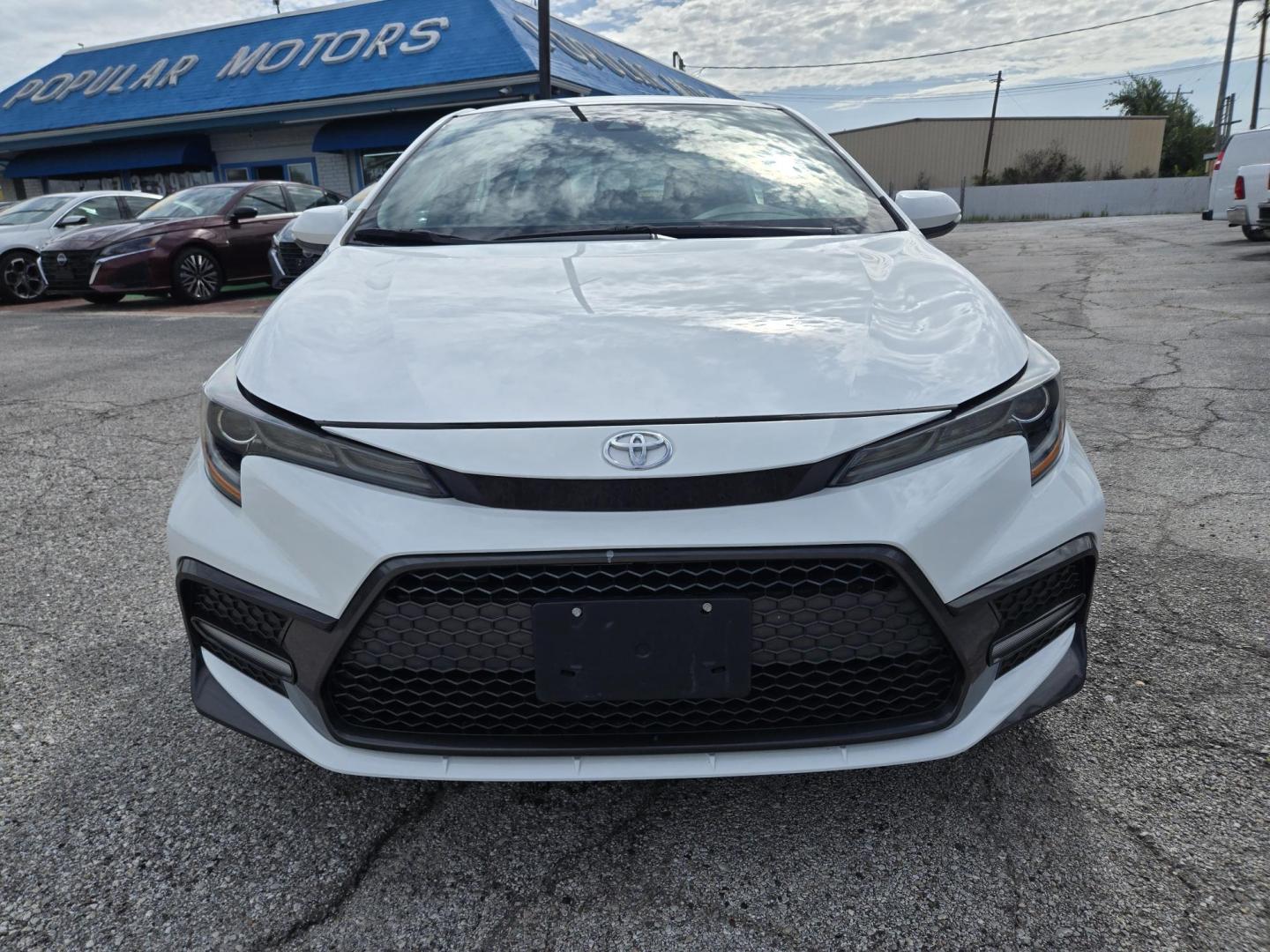 2022 White /Black Toyota Corolla SE (5YFS4MCE3NP) with an 2.0L L4 DOHC 16V engine, CVT transmission, located at 1842 Wirt Road, Houston, TX, 77055, (713) 973-3903, 29.805330, -95.484787 - Photo#7
