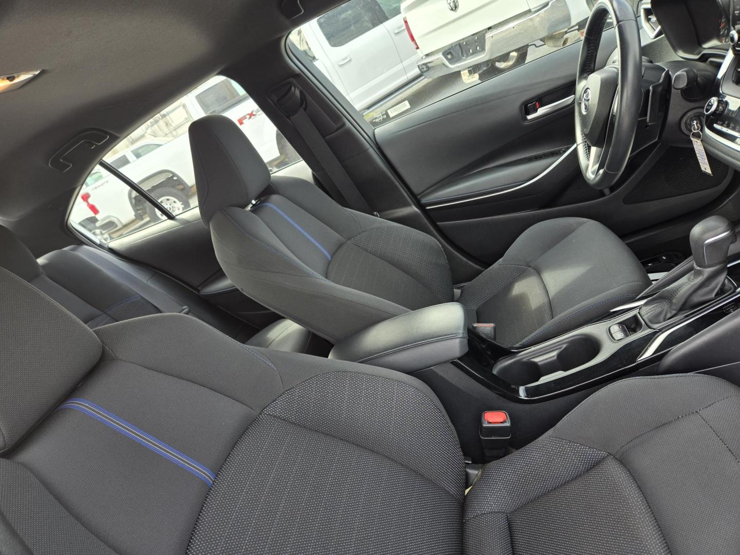2022 White /Black Toyota Corolla SE (5YFS4MCE3NP) with an 2.0L L4 DOHC 16V engine, CVT transmission, located at 1842 Wirt Road, Houston, TX, 77055, (713) 973-3903, 29.805330, -95.484787 - Photo#12