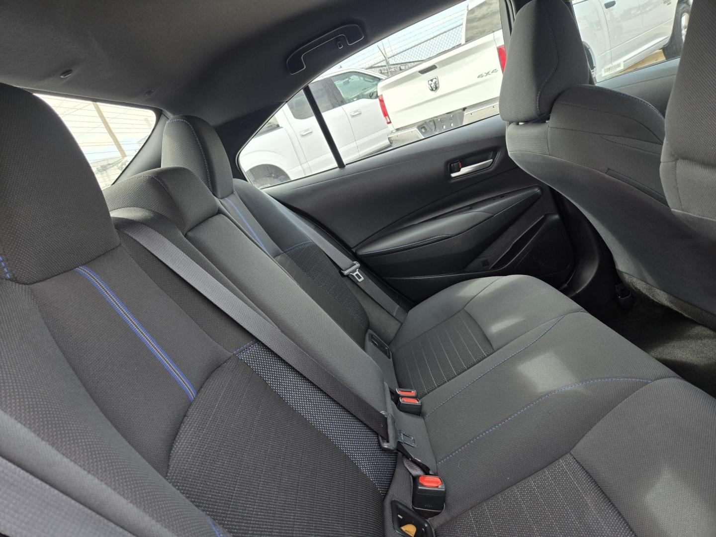 2022 White /Black Toyota Corolla SE (5YFS4MCE3NP) with an 2.0L L4 DOHC 16V engine, CVT transmission, located at 1842 Wirt Road, Houston, TX, 77055, (713) 973-3903, 29.805330, -95.484787 - Photo#14