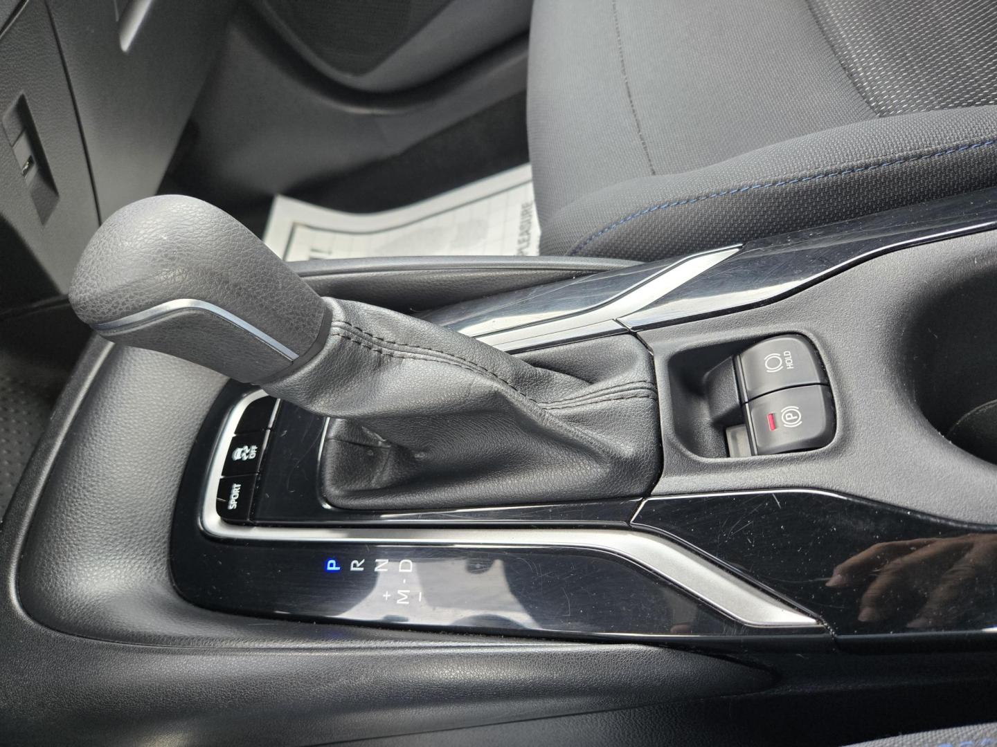 2022 White /Black Toyota Corolla SE (5YFS4MCE3NP) with an 2.0L L4 DOHC 16V engine, CVT transmission, located at 1842 Wirt Road, Houston, TX, 77055, (713) 973-3903, 29.805330, -95.484787 - Photo#20