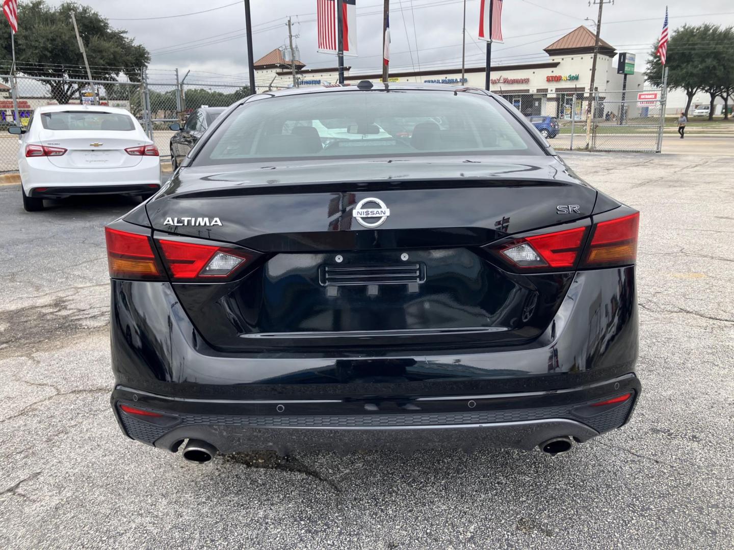 2022 Black /Black Nissan Altima (1N4BL4CV8NN) , located at 1842 Wirt Road, Houston, TX, 77055, (713) 973-3903, 29.805330, -95.484787 - Photo#3