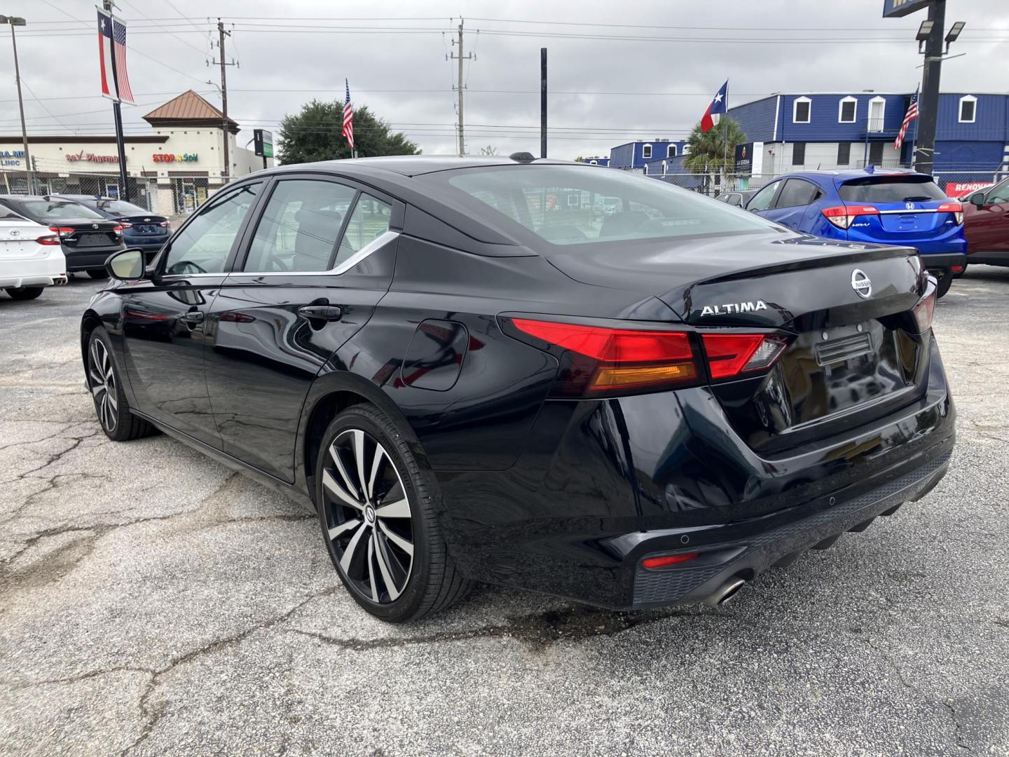 2022 Black /Black Nissan Altima (1N4BL4CV8NN) , located at 1842 Wirt Road, Houston, TX, 77055, (713) 973-3903, 29.805330, -95.484787 - Photo#2