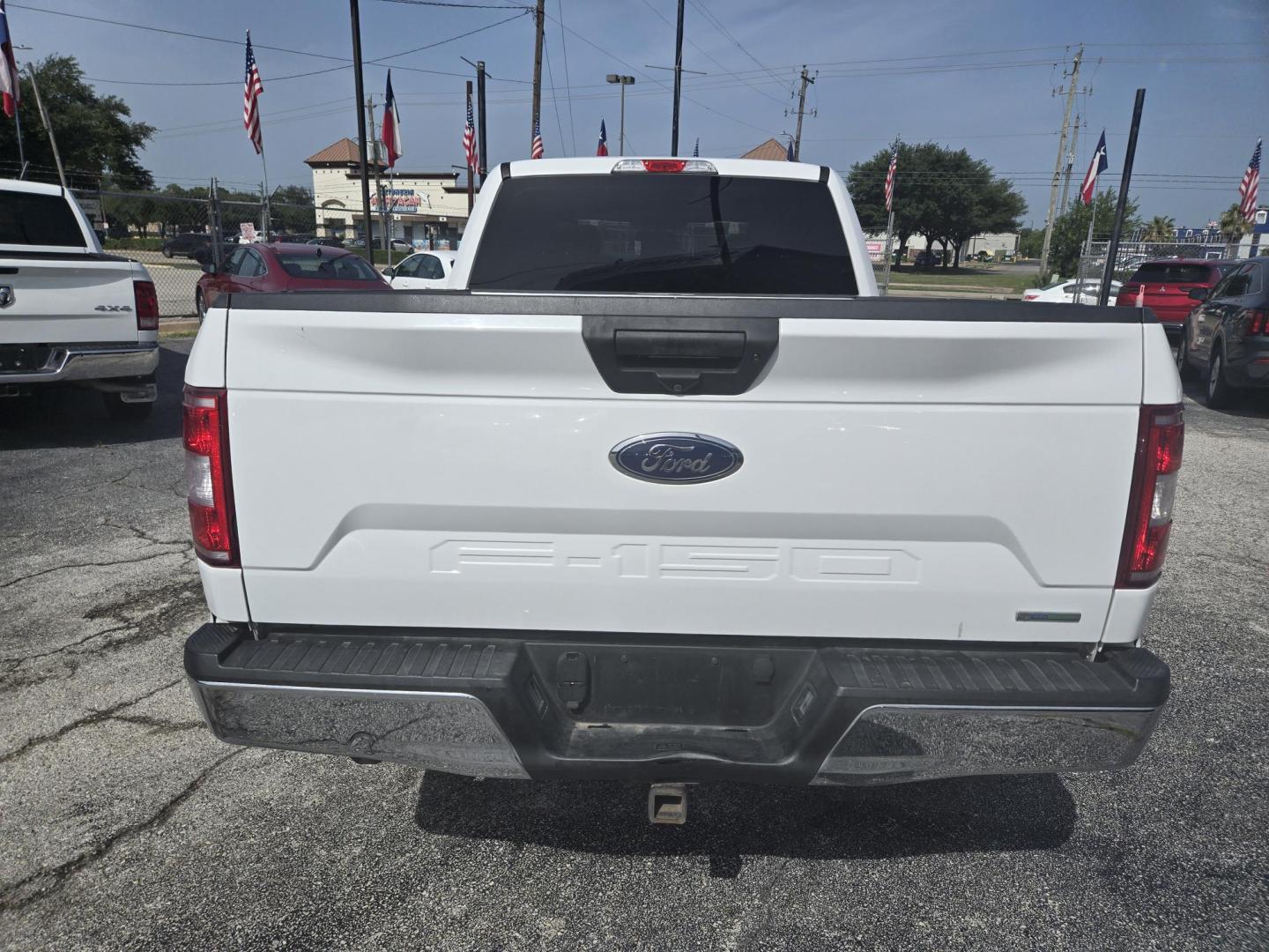 2018 White /Gray Ford F-150 XLT SuperCrew (1FTFW1EG2JF) , located at 1842 Wirt Road, Houston, TX, 77055, (713) 973-3903, 29.805330, -95.484787 - Photo#3