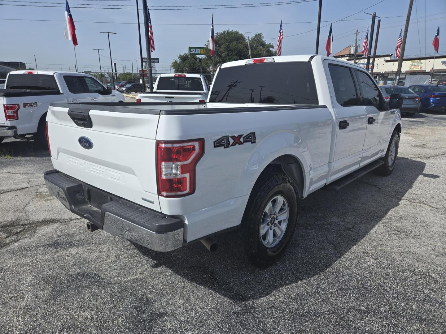 2018 White /Gray Ford F-150 XLT SuperCrew (1FTFW1EG2JF) , located at 1842 Wirt Road, Houston, TX, 77055, (713) 973-3903, 29.805330, -95.484787 - Photo#4