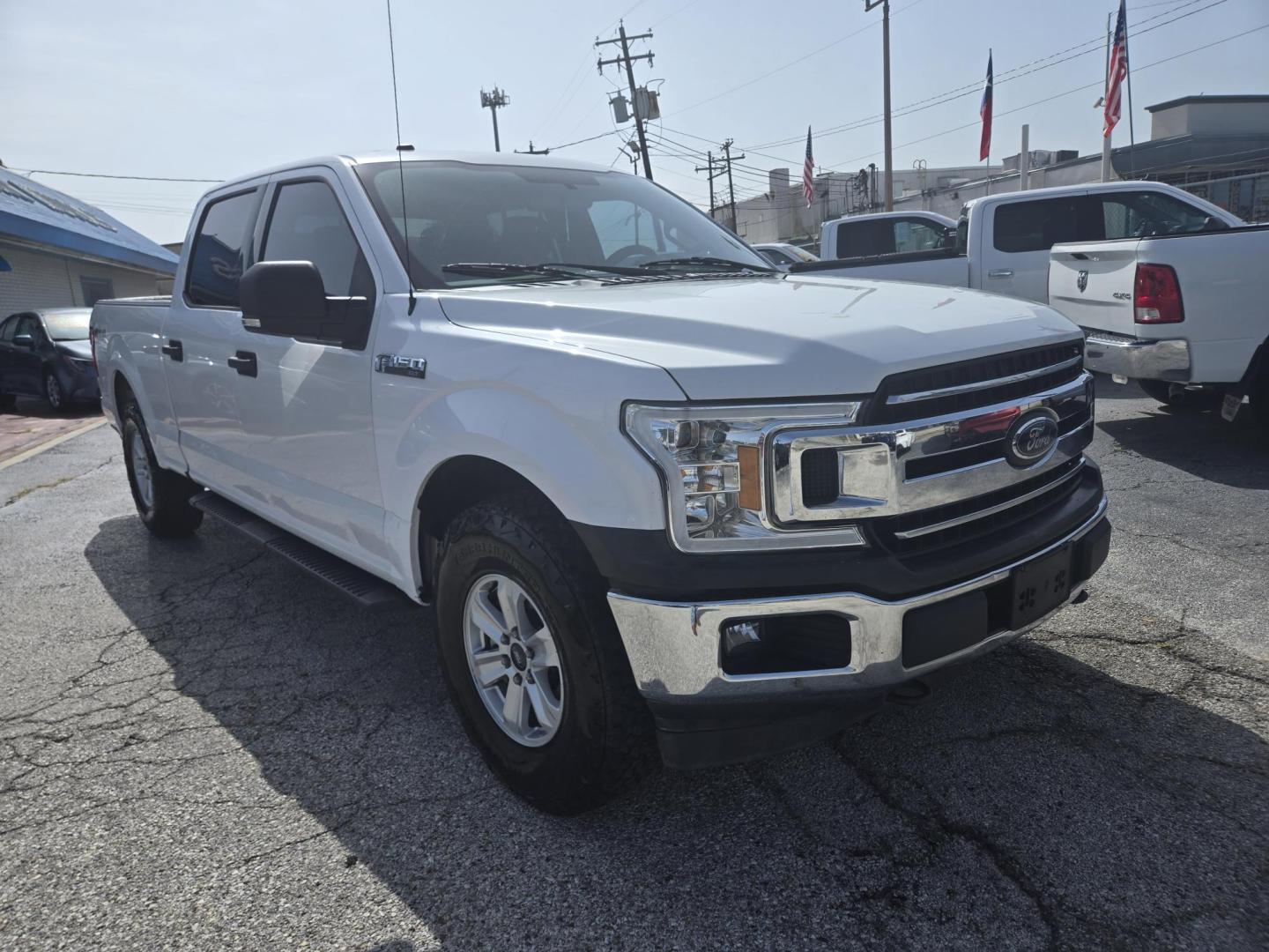 2018 White /Gray Ford F-150 XLT SuperCrew (1FTFW1EG2JF) , located at 1842 Wirt Road, Houston, TX, 77055, (713) 973-3903, 29.805330, -95.484787 - Photo#6