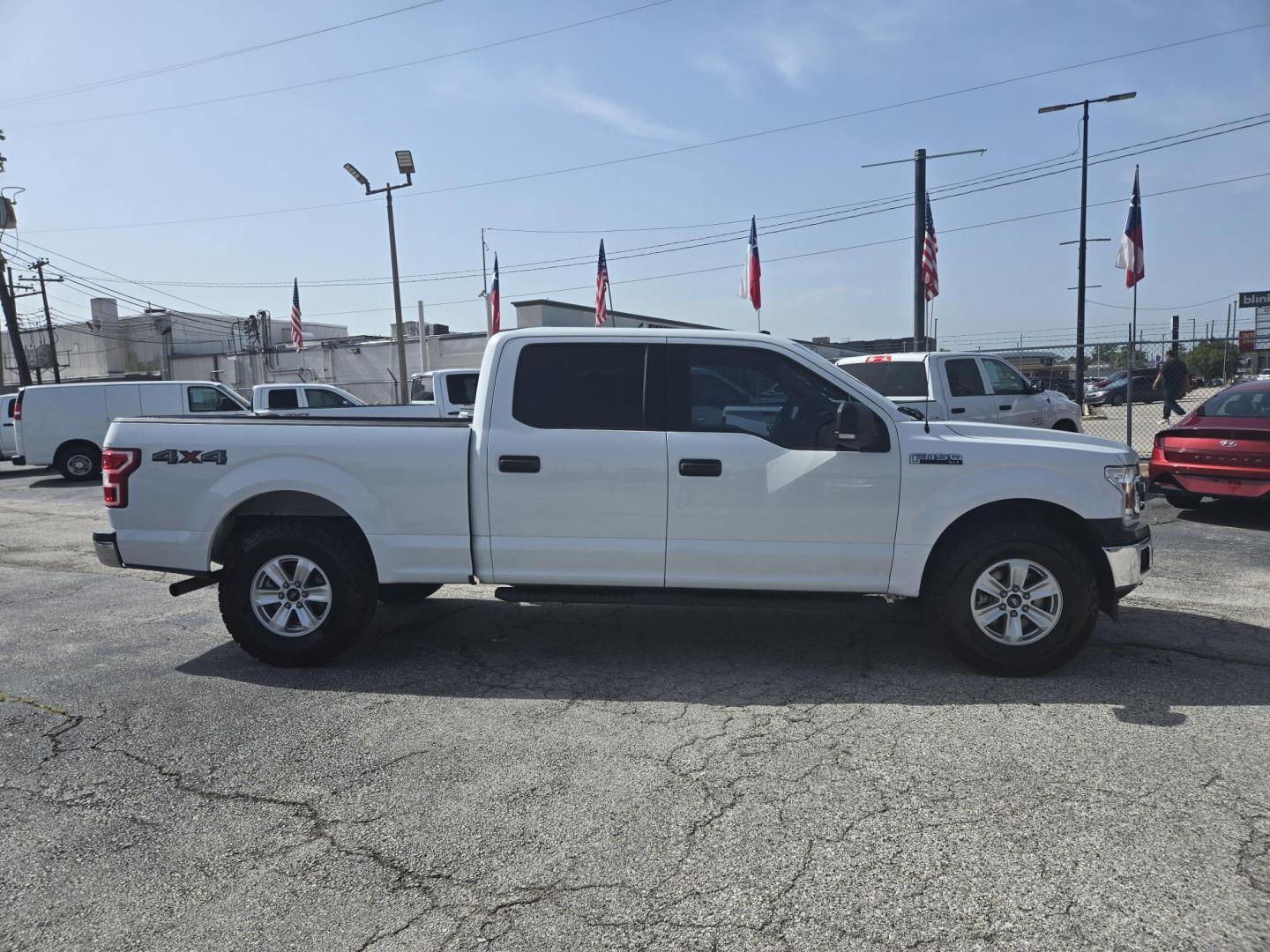 2018 White /Gray Ford F-150 XLT SuperCrew (1FTFW1EG2JF) , located at 1842 Wirt Road, Houston, TX, 77055, (713) 973-3903, 29.805330, -95.484787 - Photo#5