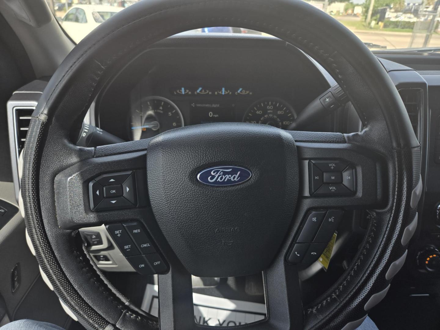 2018 White /Gray Ford F-150 XLT SuperCrew (1FTFW1EG2JF) , located at 1842 Wirt Road, Houston, TX, 77055, (713) 973-3903, 29.805330, -95.484787 - Photo#18