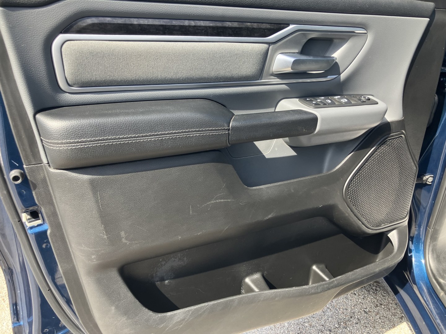 2022 BLUE /Gray RAM 1500 Big Horn Quad Cab 2WD (1C6RREBG4NN) with an 3.6L V6 DOHC 24V engine, 8A transmission, located at 1842 Wirt Road, Houston, TX, 77055, (713) 973-3903, 29.805330, -95.484787- Photo#9