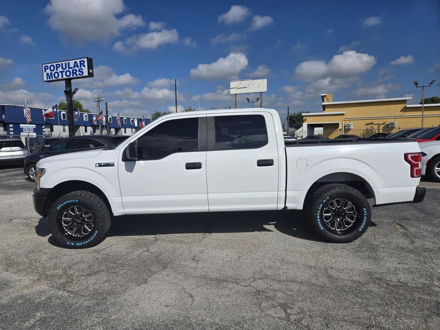 2018 White /Gray Ford F-150 XL SuperCrew 5.5-ft. 2WD (1FTEW1C51JK) with an 5.0L V8 OHV 32V engine, 6A transmission, located at 1842 Wirt Road, Houston, TX, 77055, (713) 973-3903, 29.805330, -95.484787 - Photo#1