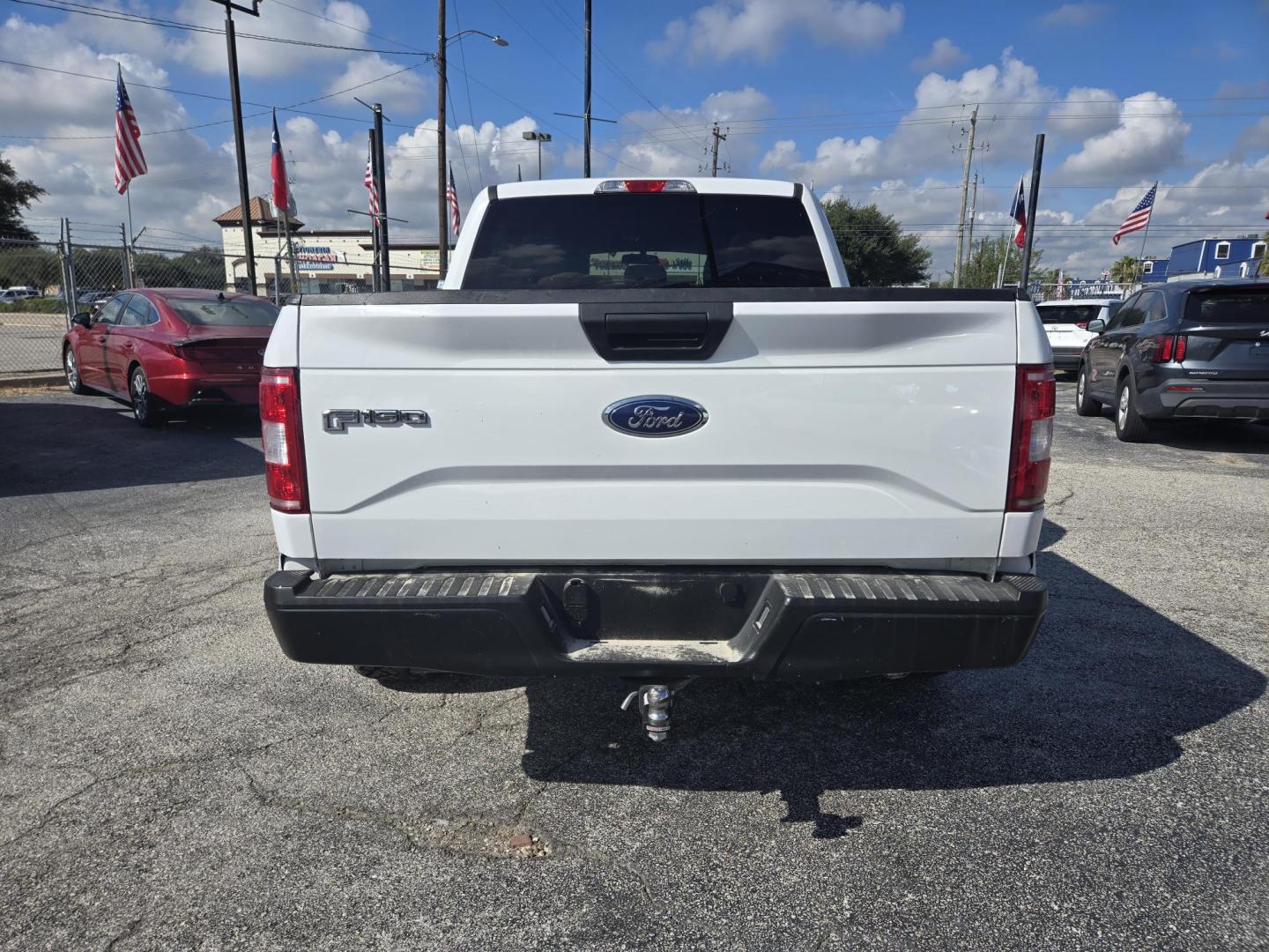 2018 White /Gray Ford F-150 XL SuperCrew 5.5-ft. 2WD (1FTEW1C51JK) with an 5.0L V8 OHV 32V engine, 6A transmission, located at 1842 Wirt Road, Houston, TX, 77055, (713) 973-3903, 29.805330, -95.484787 - Photo#3