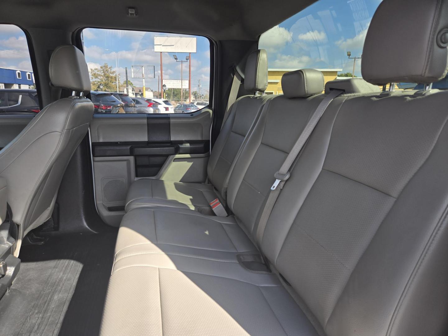 2018 White /Gray Ford F-150 XL SuperCrew 5.5-ft. 2WD (1FTEW1C51JK) with an 5.0L V8 OHV 32V engine, 6A transmission, located at 1842 Wirt Road, Houston, TX, 77055, (713) 973-3903, 29.805330, -95.484787 - Photo#10
