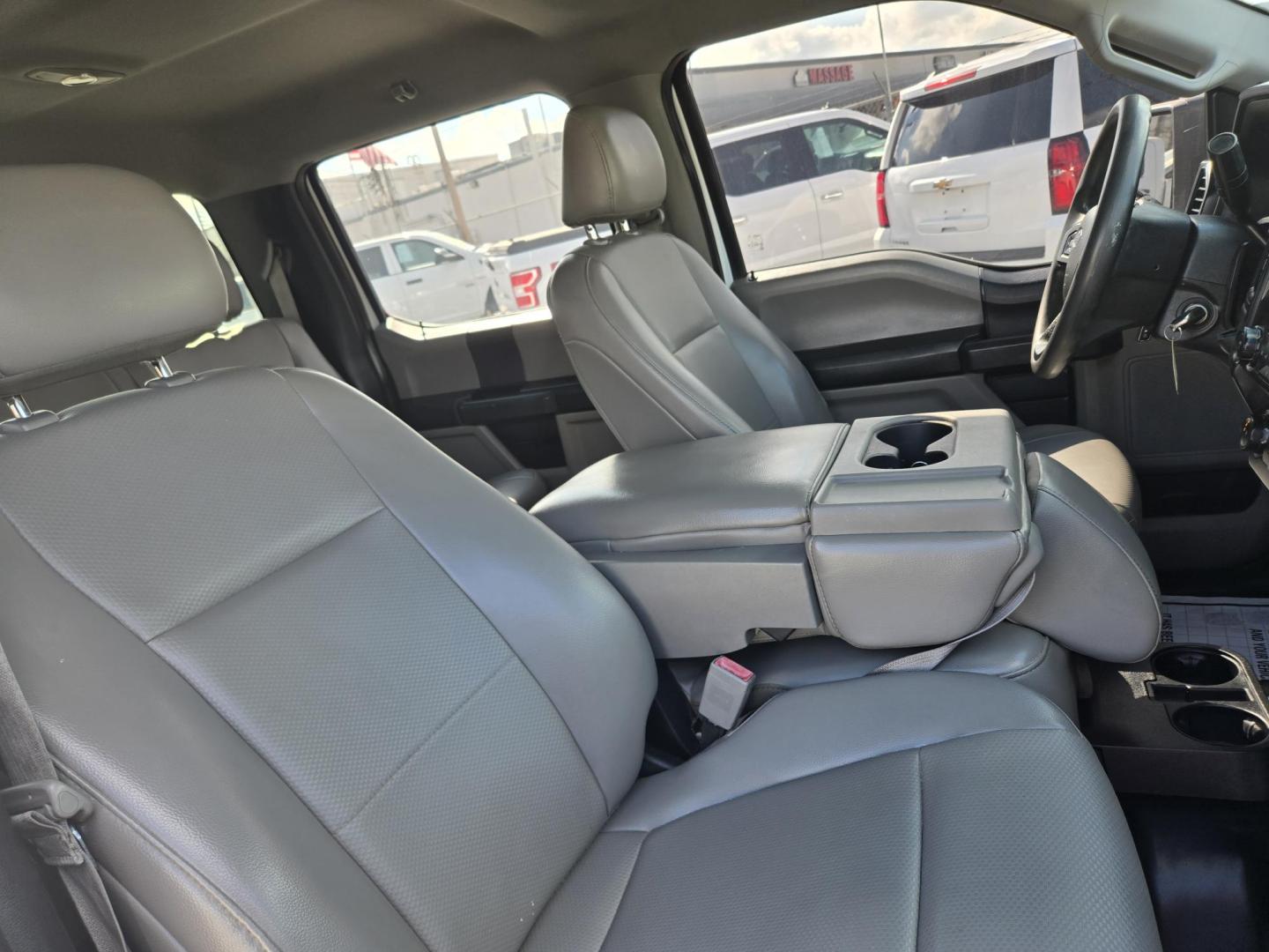 2018 White /Gray Ford F-150 XL SuperCrew 5.5-ft. 2WD (1FTEW1C51JK) with an 5.0L V8 OHV 32V engine, 6A transmission, located at 1842 Wirt Road, Houston, TX, 77055, (713) 973-3903, 29.805330, -95.484787 - Photo#12