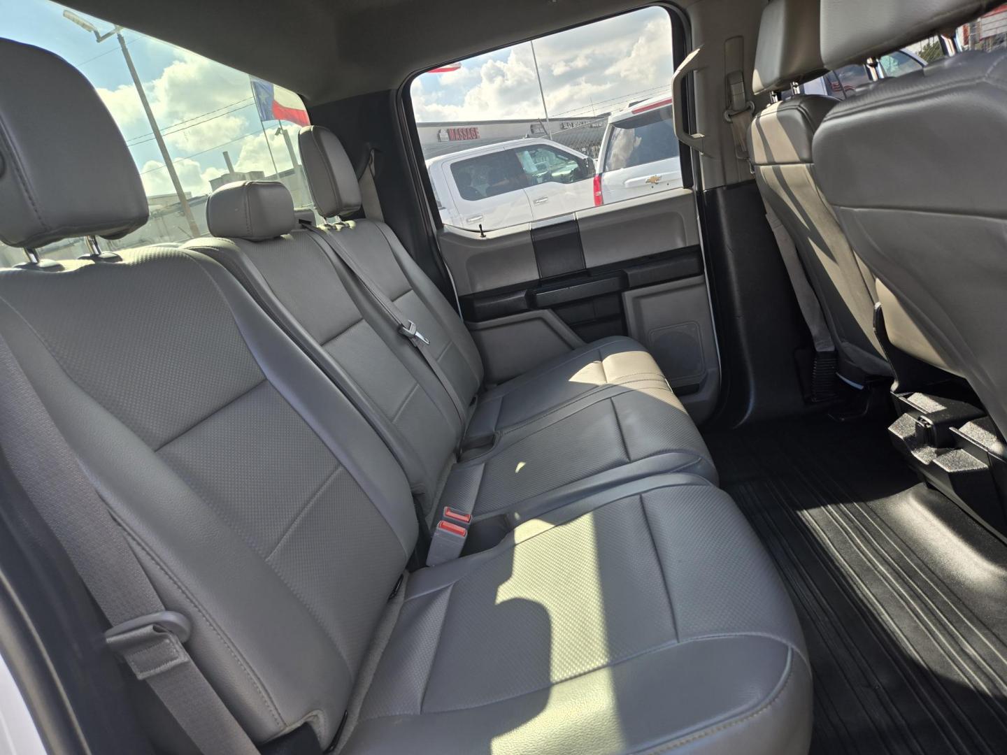 2018 White /Gray Ford F-150 XL SuperCrew 5.5-ft. 2WD (1FTEW1C51JK) with an 5.0L V8 OHV 32V engine, 6A transmission, located at 1842 Wirt Road, Houston, TX, 77055, (713) 973-3903, 29.805330, -95.484787 - Photo#14