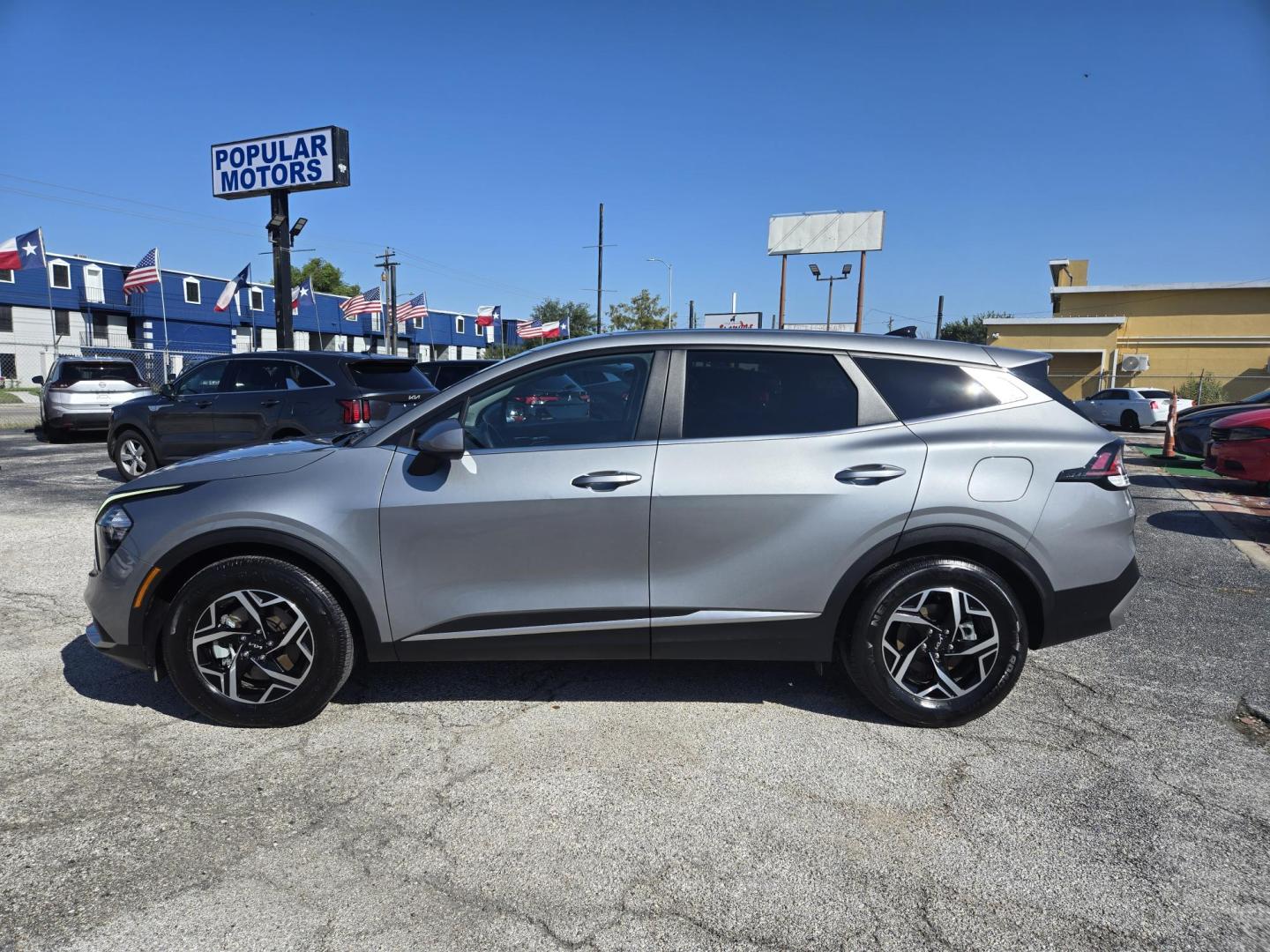 2023 Silver /Black Kia Sportage (KNDPU3AF2P7) , located at 1842 Wirt Road, Houston, TX, 77055, (713) 973-3903, 29.805330, -95.484787 - Photo#1