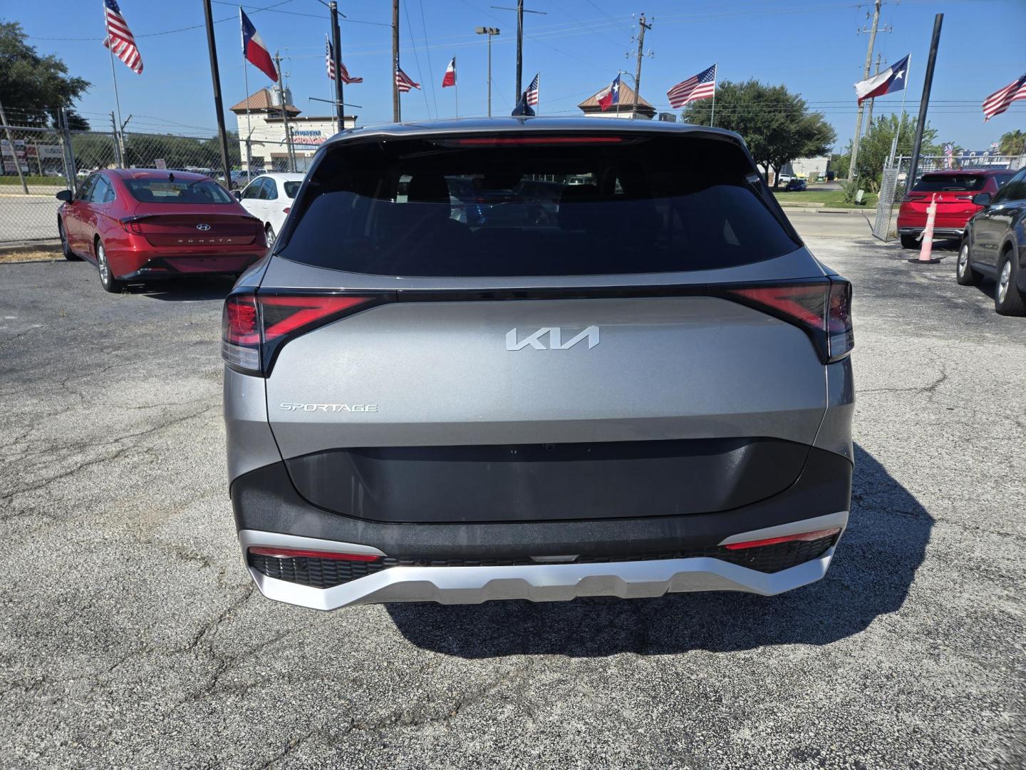 2023 Silver /Black Kia Sportage (KNDPU3AF2P7) , located at 1842 Wirt Road, Houston, TX, 77055, (713) 973-3903, 29.805330, -95.484787 - Photo#3
