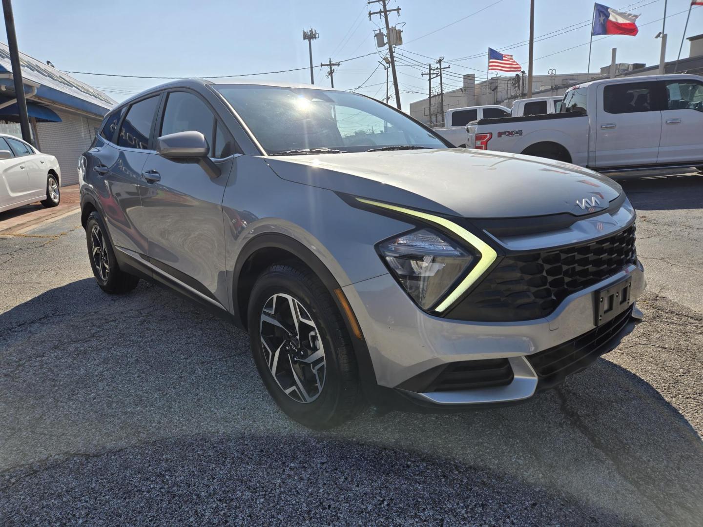 2023 Silver /Black Kia Sportage (KNDPU3AF2P7) , located at 1842 Wirt Road, Houston, TX, 77055, (713) 973-3903, 29.805330, -95.484787 - Photo#6