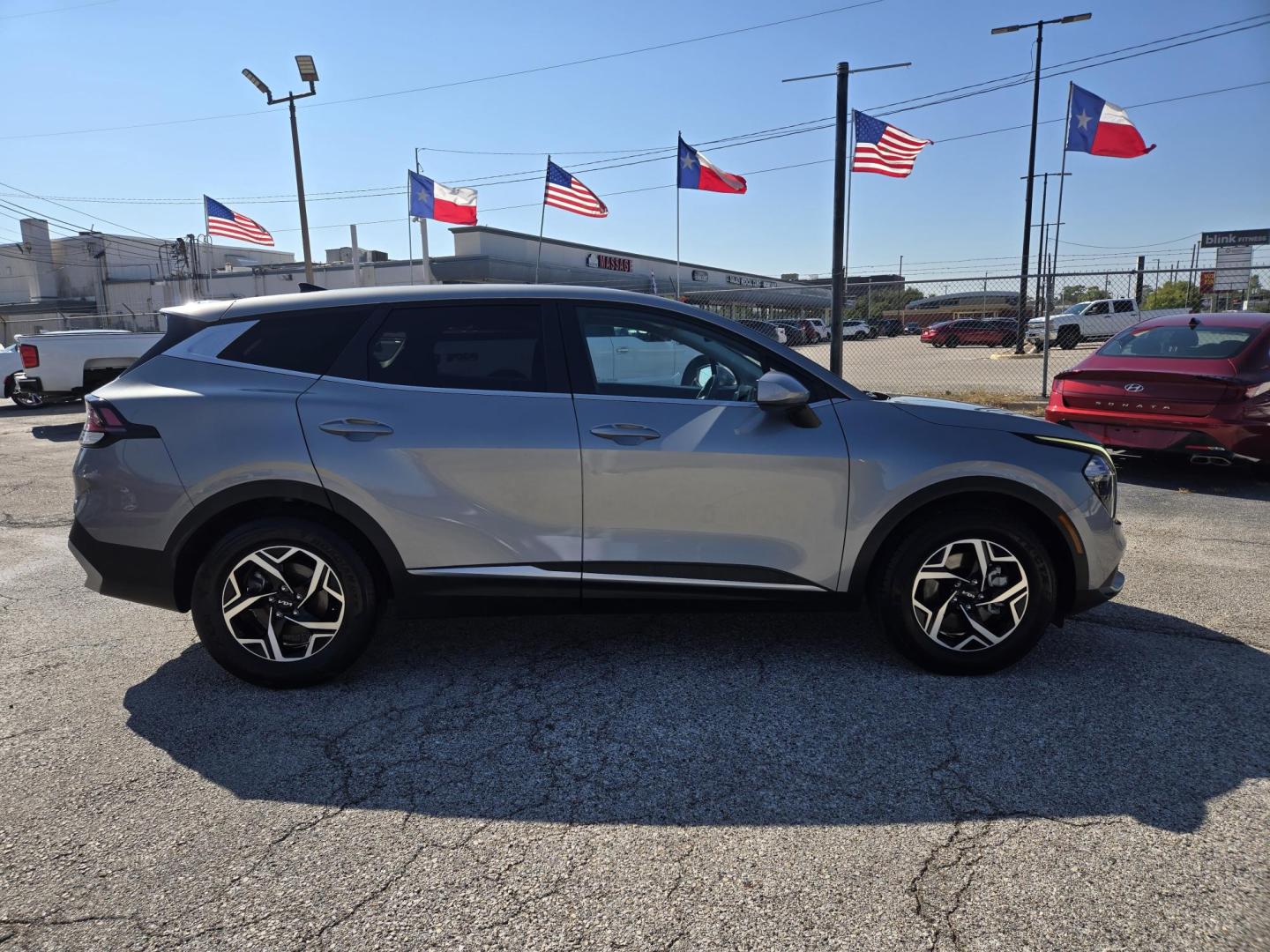 2023 Silver /Black Kia Sportage (KNDPU3AF2P7) , located at 1842 Wirt Road, Houston, TX, 77055, (713) 973-3903, 29.805330, -95.484787 - Photo#5