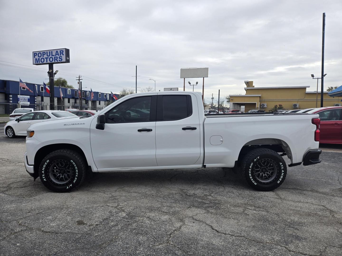 2021 White /Black Chevrolet Silverado 1500 (1GCRWAEH2MZ) , located at 1842 Wirt Road, Houston, TX, 77055, (713) 973-3903, 29.805330, -95.484787 - Photo#1