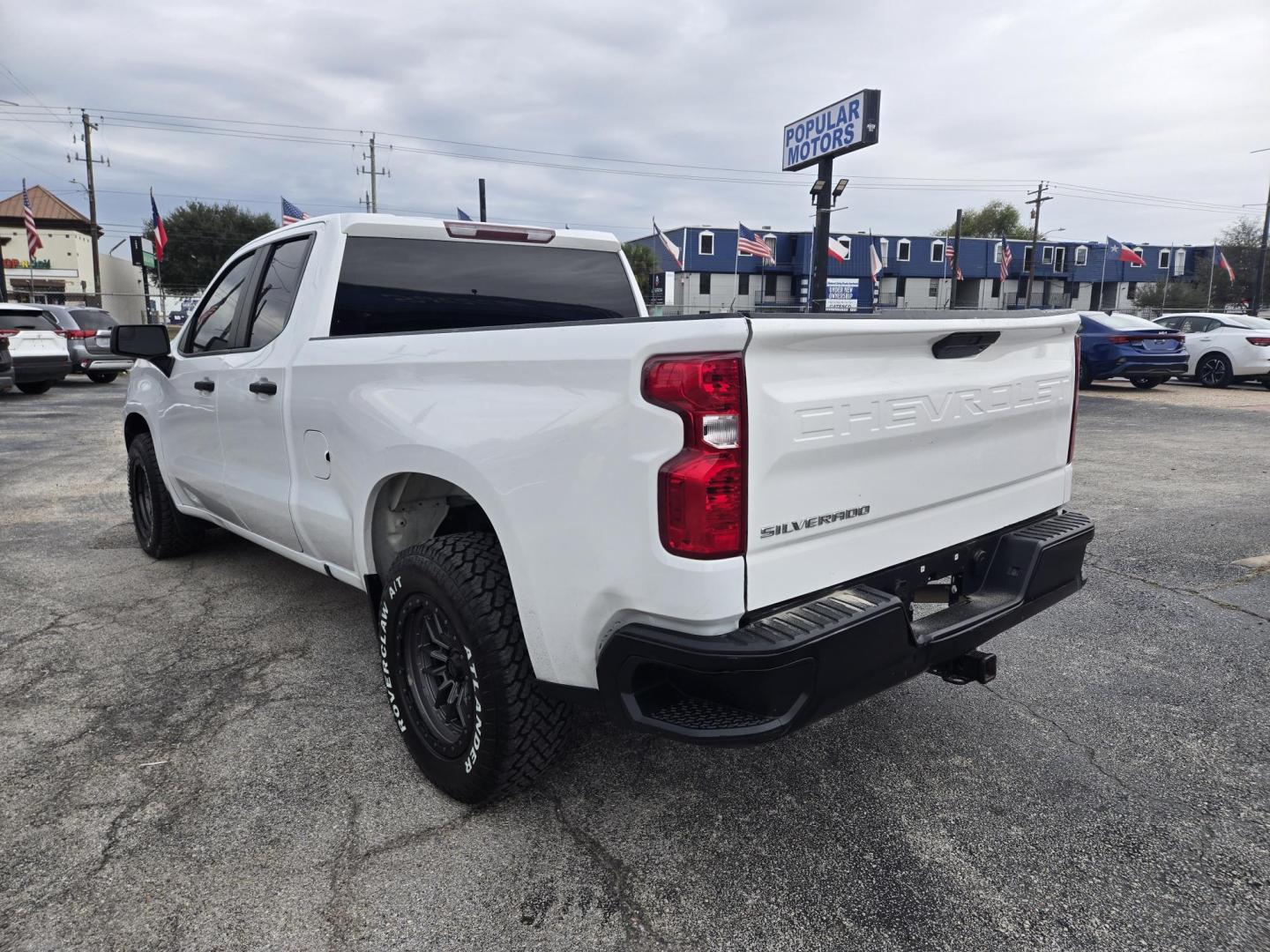 2021 White /Black Chevrolet Silverado 1500 (1GCRWAEH2MZ) , located at 1842 Wirt Road, Houston, TX, 77055, (713) 973-3903, 29.805330, -95.484787 - Photo#2