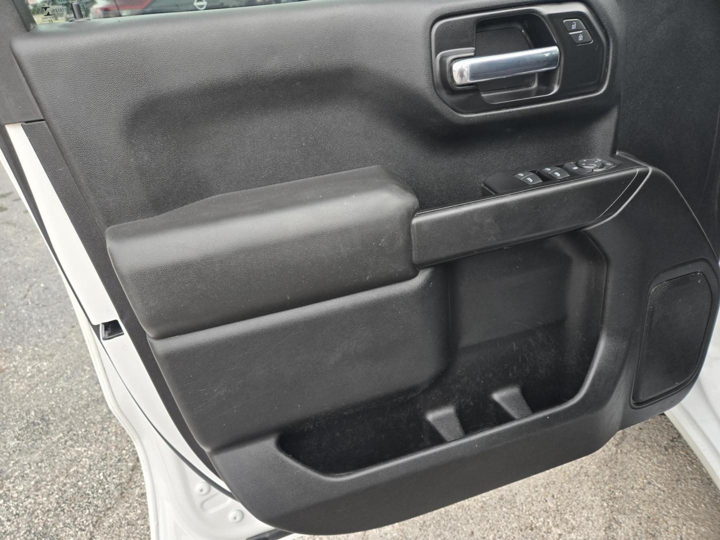 2021 White /Black Chevrolet Silverado 1500 (1GCRWAEH2MZ) , located at 1842 Wirt Road, Houston, TX, 77055, (713) 973-3903, 29.805330, -95.484787 - Photo#10