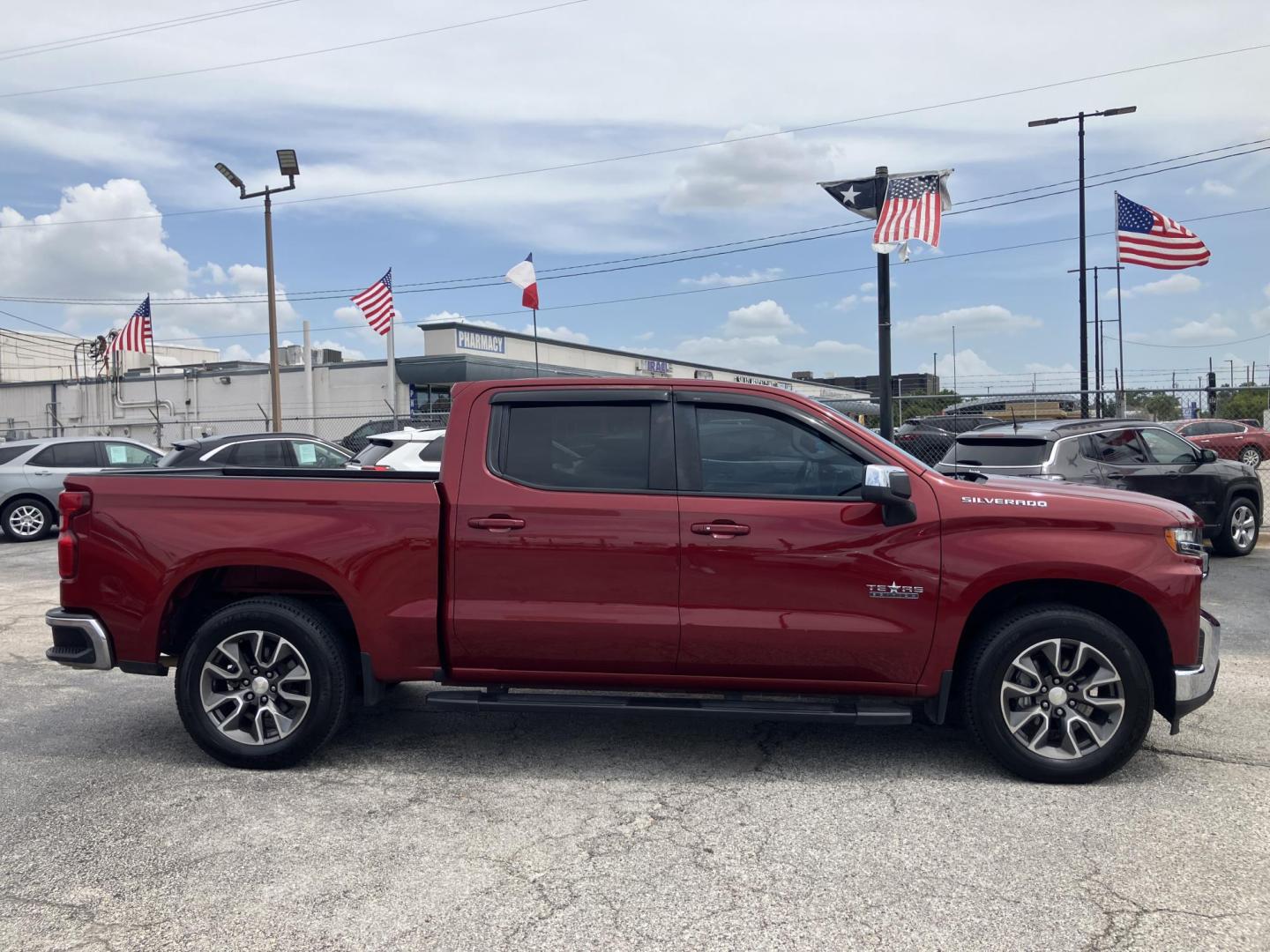 2020 Red /Black Chevrolet Silverado 1500 (3GCPWCED6LG) with an 5.3L engine, located at 1842 Wirt Road, Houston, TX, 77055, (713) 973-3903, 29.805330, -95.484787 - Photo#5