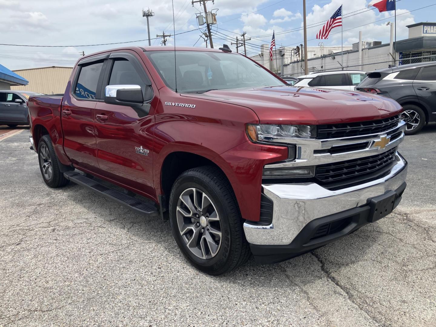 2020 Red /Black Chevrolet Silverado 1500 (3GCPWCED6LG) with an 5.3L engine, located at 1842 Wirt Road, Houston, TX, 77055, (713) 973-3903, 29.805330, -95.484787 - Photo#6