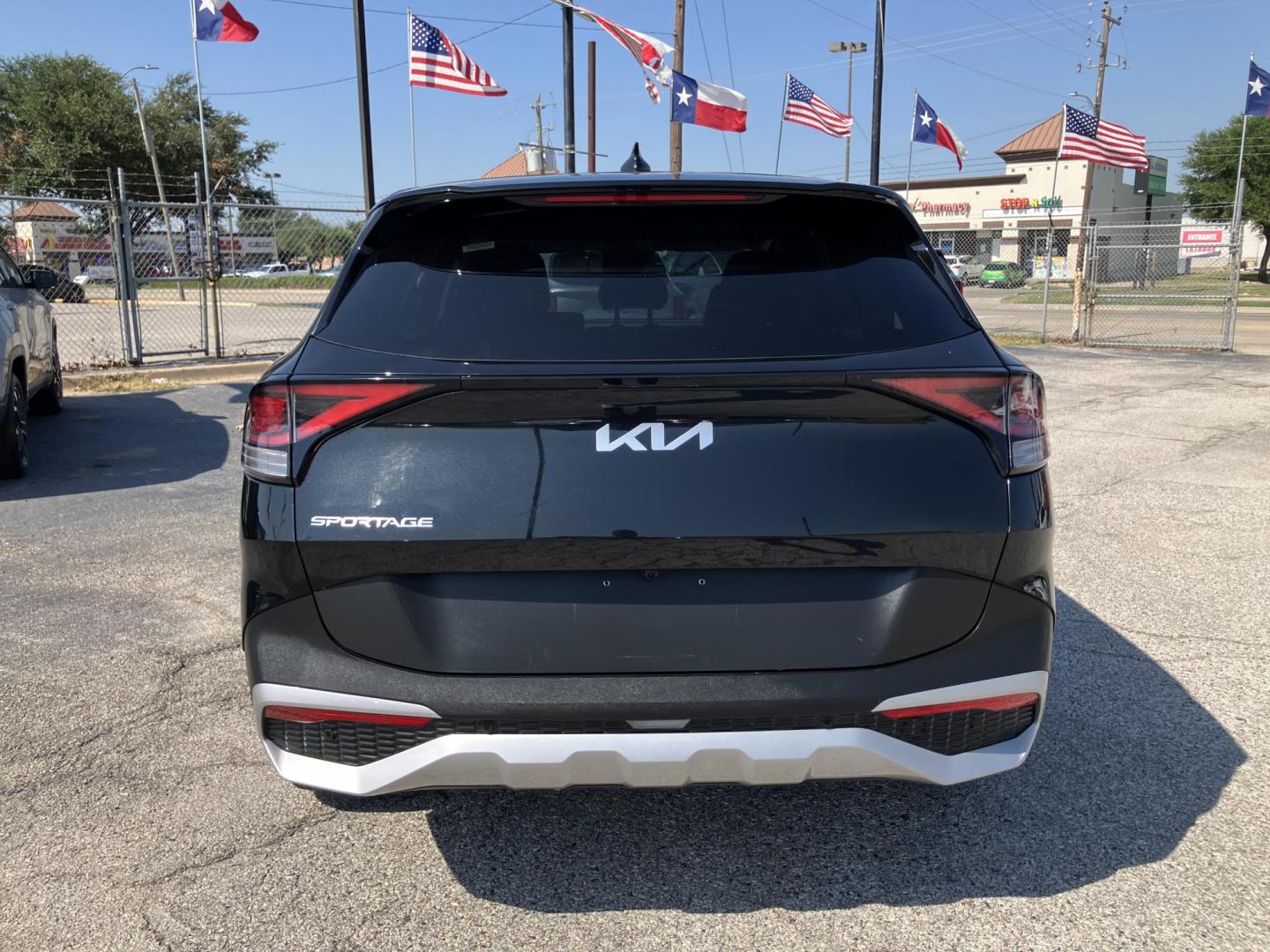 2023 Black /Black Kia Sportage LX FWD (KNDPU3AF7P7) with an 2.5L V6 DOHC 24V engine, 8A transmission, located at 1842 Wirt Road, Houston, TX, 77055, (713) 973-3903, 29.805330, -95.484787 - Photo#4