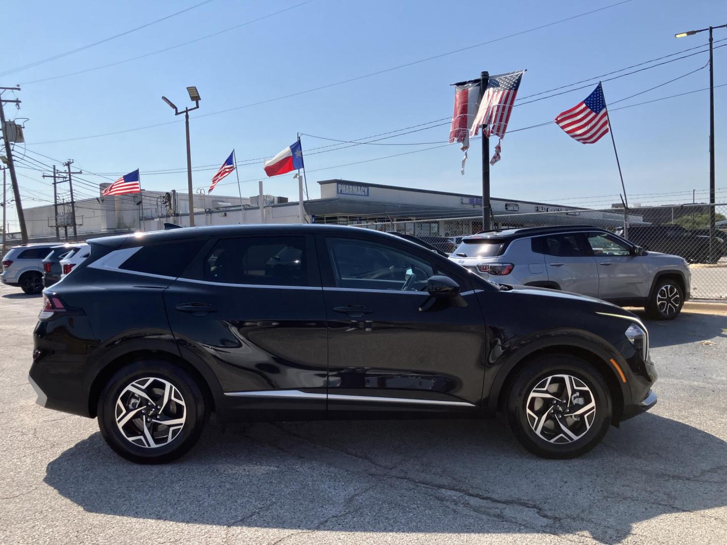 2023 Black /Black Kia Sportage LX FWD (KNDPU3AF7P7) with an 2.5L V6 DOHC 24V engine, 8A transmission, located at 1842 Wirt Road, Houston, TX, 77055, (713) 973-3903, 29.805330, -95.484787 - Photo#5