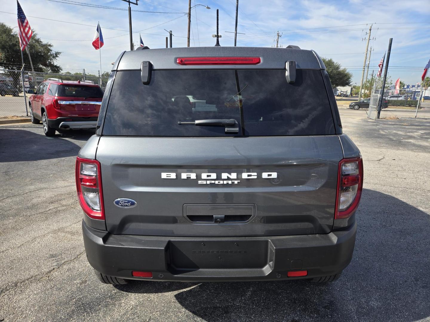 2022 Gray /brown Ford Bronco Sport Badlands (3FMCR9D99NR) with an 2.0L L4 DOHC 16V engine, 8A transmission, located at 1842 Wirt Road, Houston, TX, 77055, (713) 973-3903, 29.805330, -95.484787 - Photo#3