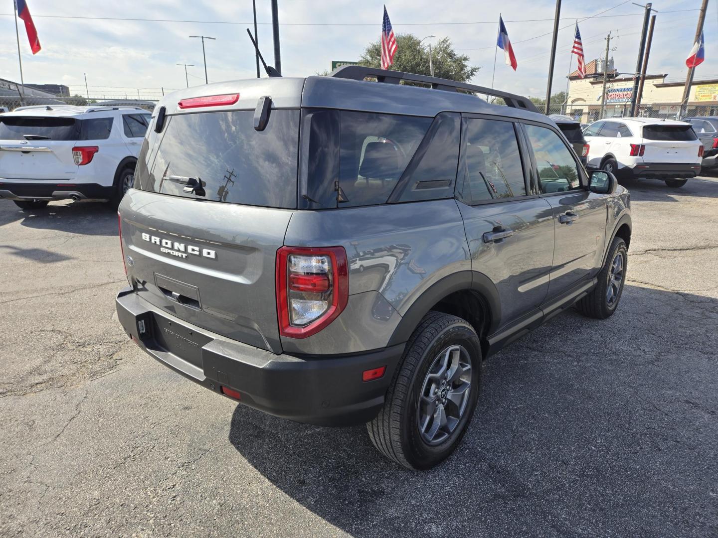 2022 Gray /brown Ford Bronco Sport Badlands (3FMCR9D99NR) with an 2.0L L4 DOHC 16V engine, 8A transmission, located at 1842 Wirt Road, Houston, TX, 77055, (713) 973-3903, 29.805330, -95.484787 - Photo#4