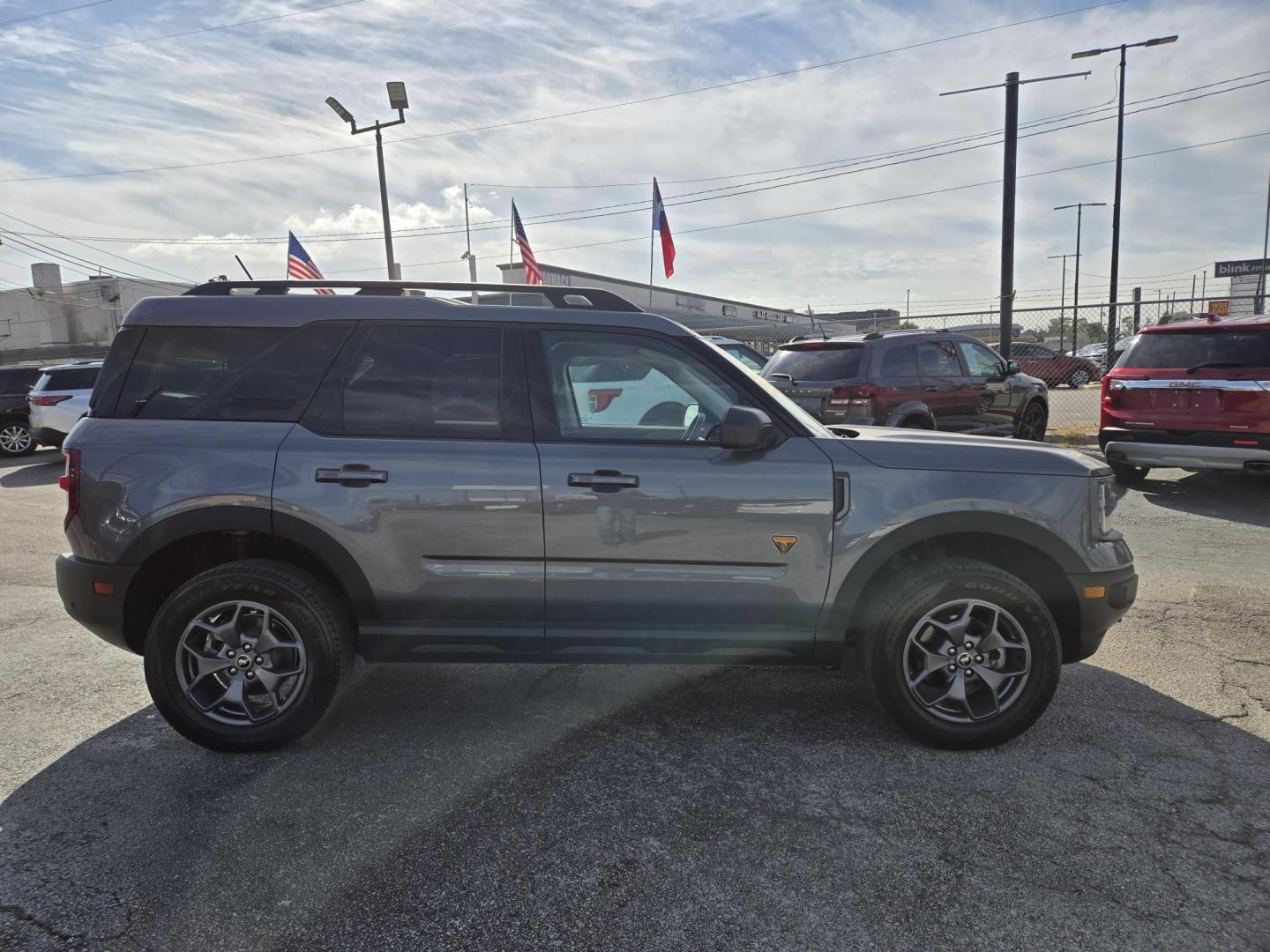 2022 Gray /brown Ford Bronco Sport Badlands (3FMCR9D99NR) with an 2.0L L4 DOHC 16V engine, 8A transmission, located at 1842 Wirt Road, Houston, TX, 77055, (713) 973-3903, 29.805330, -95.484787 - Photo#5