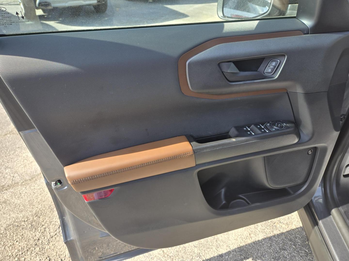 2022 Gray /brown Ford Bronco Sport Badlands (3FMCR9D99NR) with an 2.0L L4 DOHC 16V engine, 8A transmission, located at 1842 Wirt Road, Houston, TX, 77055, (713) 973-3903, 29.805330, -95.484787 - Photo#9