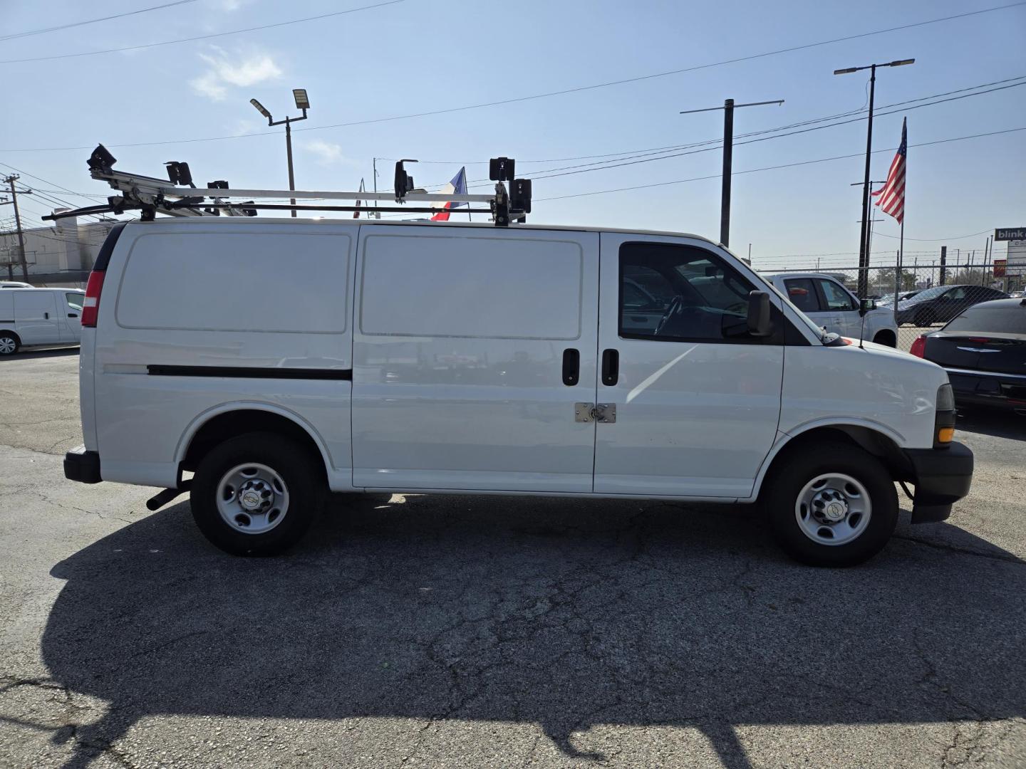 2020 White Chevrolet Express 2500 Cargo (1GCWGAFP7L1) with an 4.3L V6 engine, 6A transmission, located at 1842 Wirt Road, Houston, TX, 77055, (713) 973-3903, 29.805330, -95.484787 - Photo#5