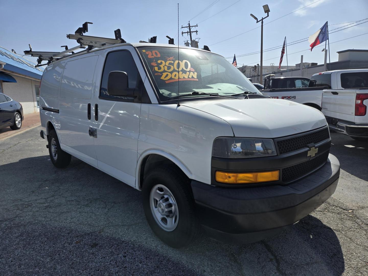 2020 White Chevrolet Express 2500 Cargo (1GCWGAFP7L1) with an 4.3L V6 engine, 6A transmission, located at 1842 Wirt Road, Houston, TX, 77055, (713) 973-3903, 29.805330, -95.484787 - Photo#6